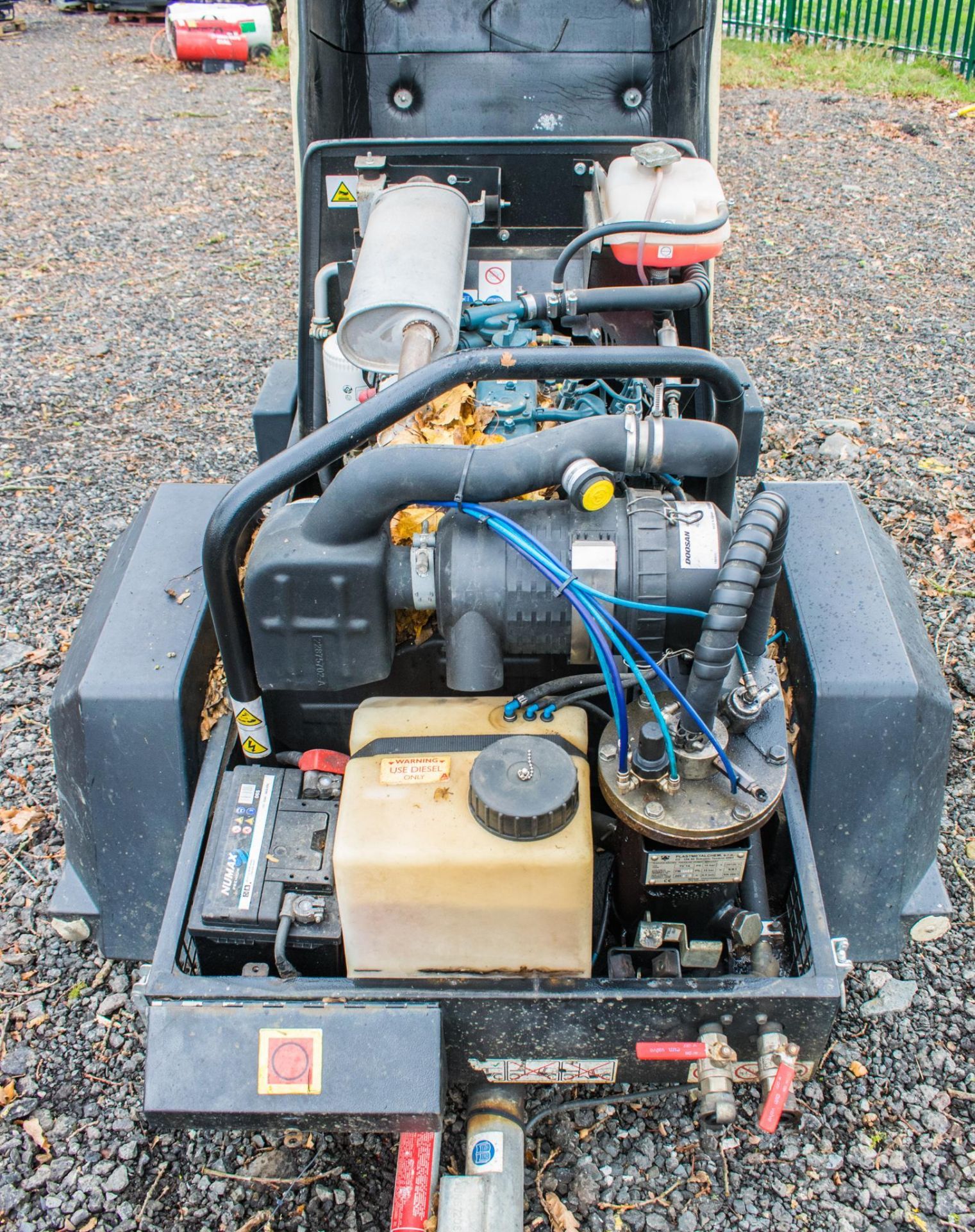 Doosan 7/20 diesel driven fast tow mobile air compressor Year: 2015 S/N: 124112 Recorded Hours: - Image 3 of 5