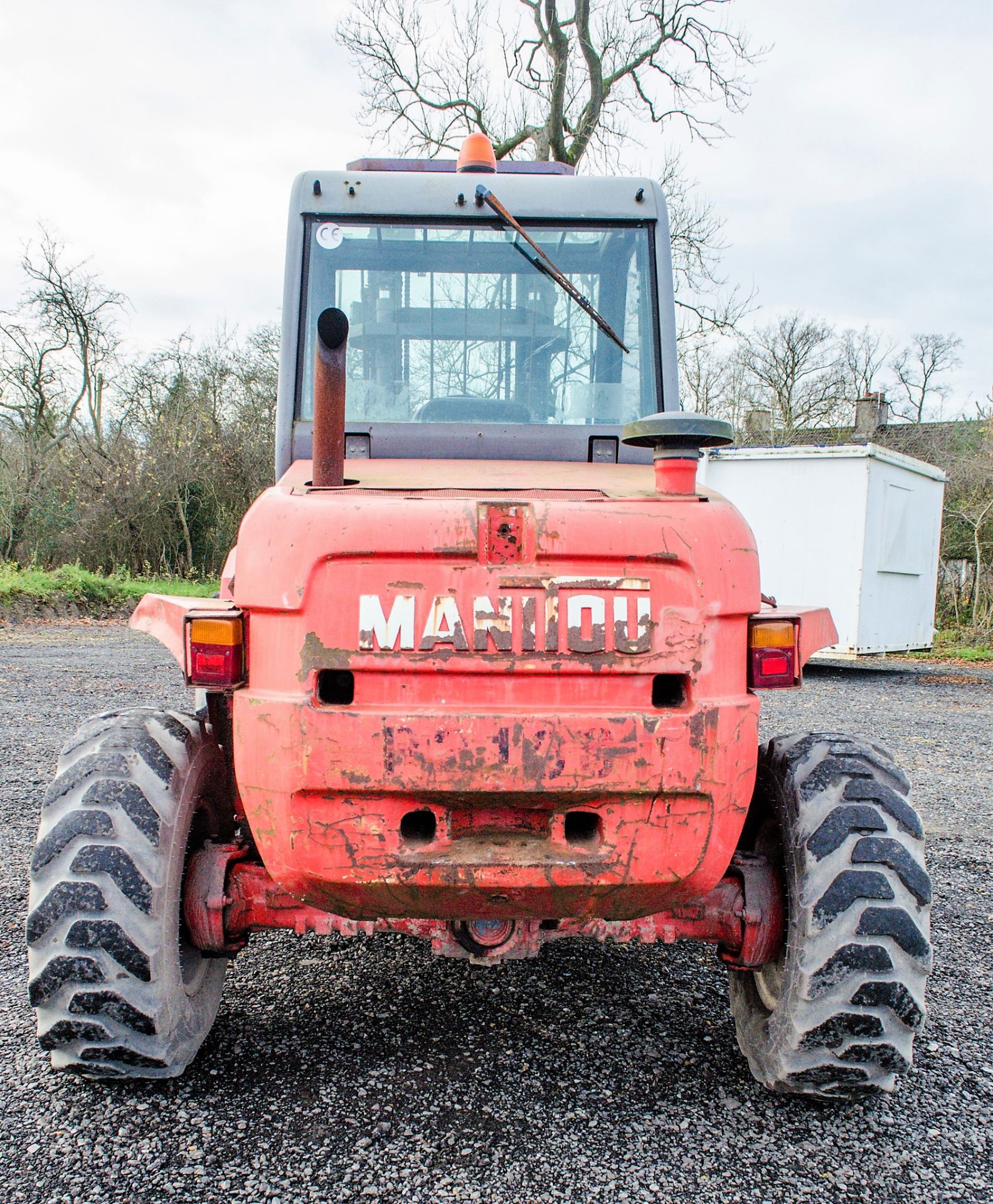 Manitou M26-4 2.6 tonne diesel driven rough terrain fork lift truck Year: 2000 S/N: 150907   P2106 - Image 6 of 21