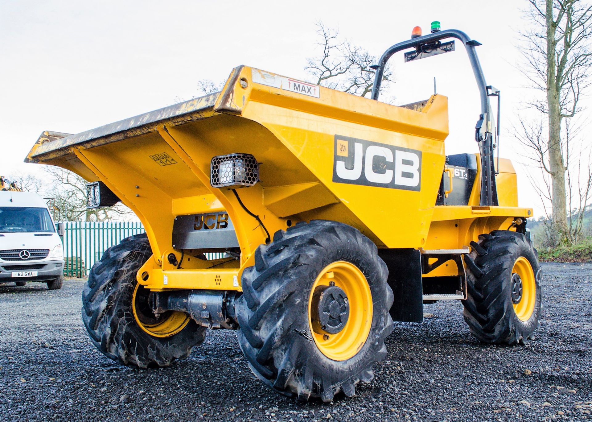 JCB 6 tonne straight skip dumper Year: 2018 S/N: J2561385 Recorded Hours: 601 MA68 HTG