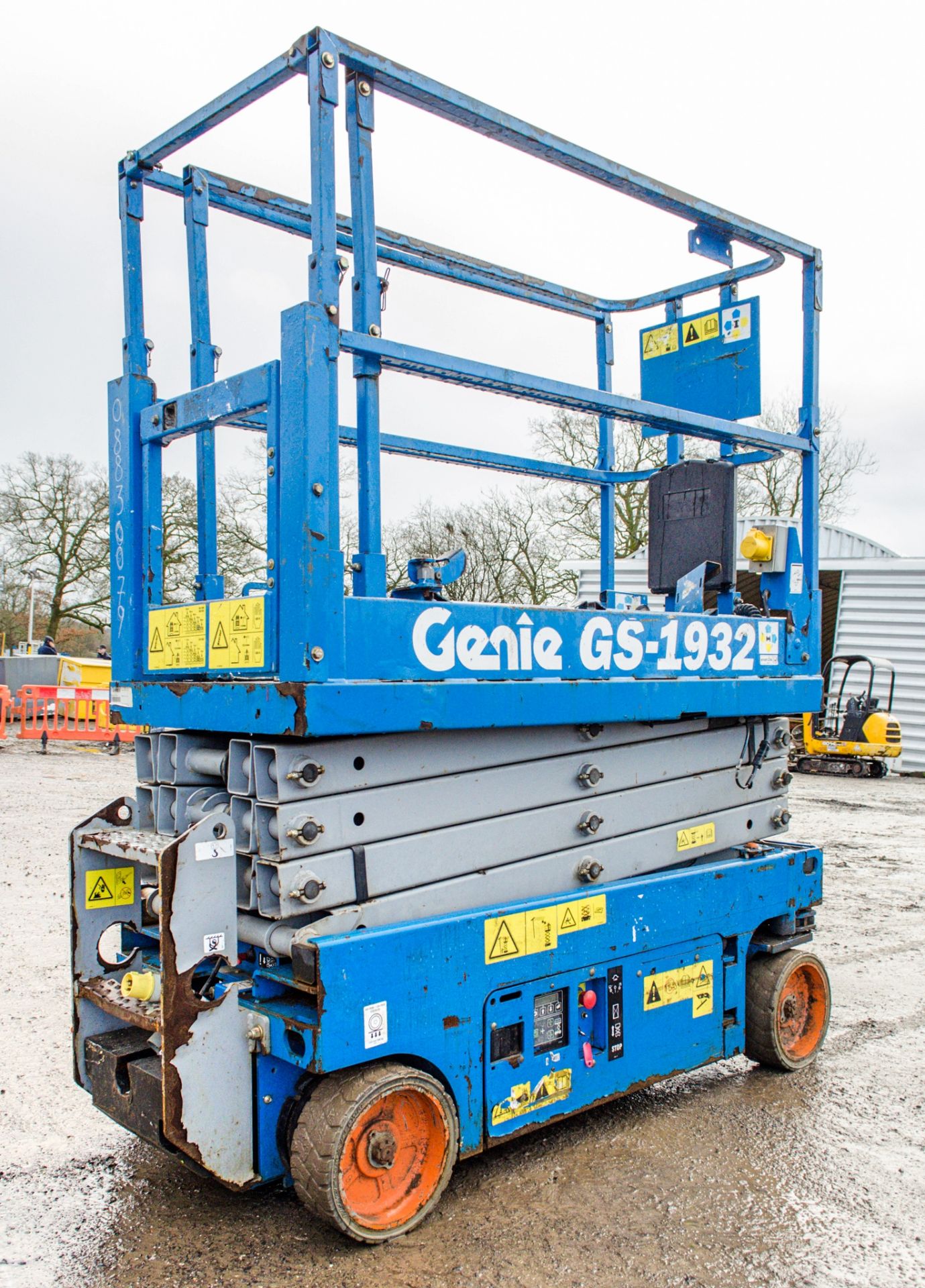 Genie GS1932 battery electric scissor lift access platform Recorded Hours: 153 08830079