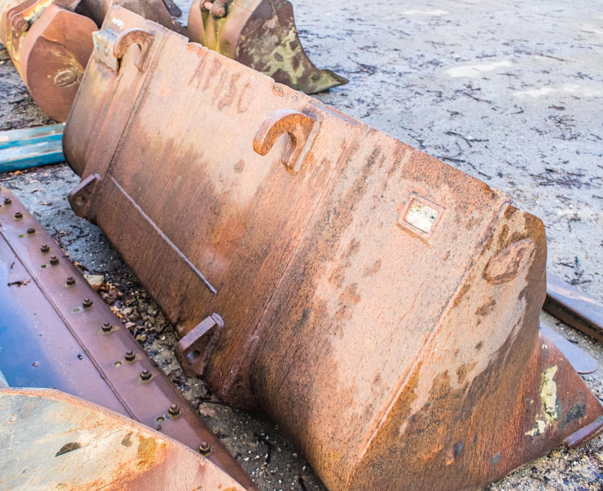 7 ft telescopic handler bucket A649813 - Image 2 of 2