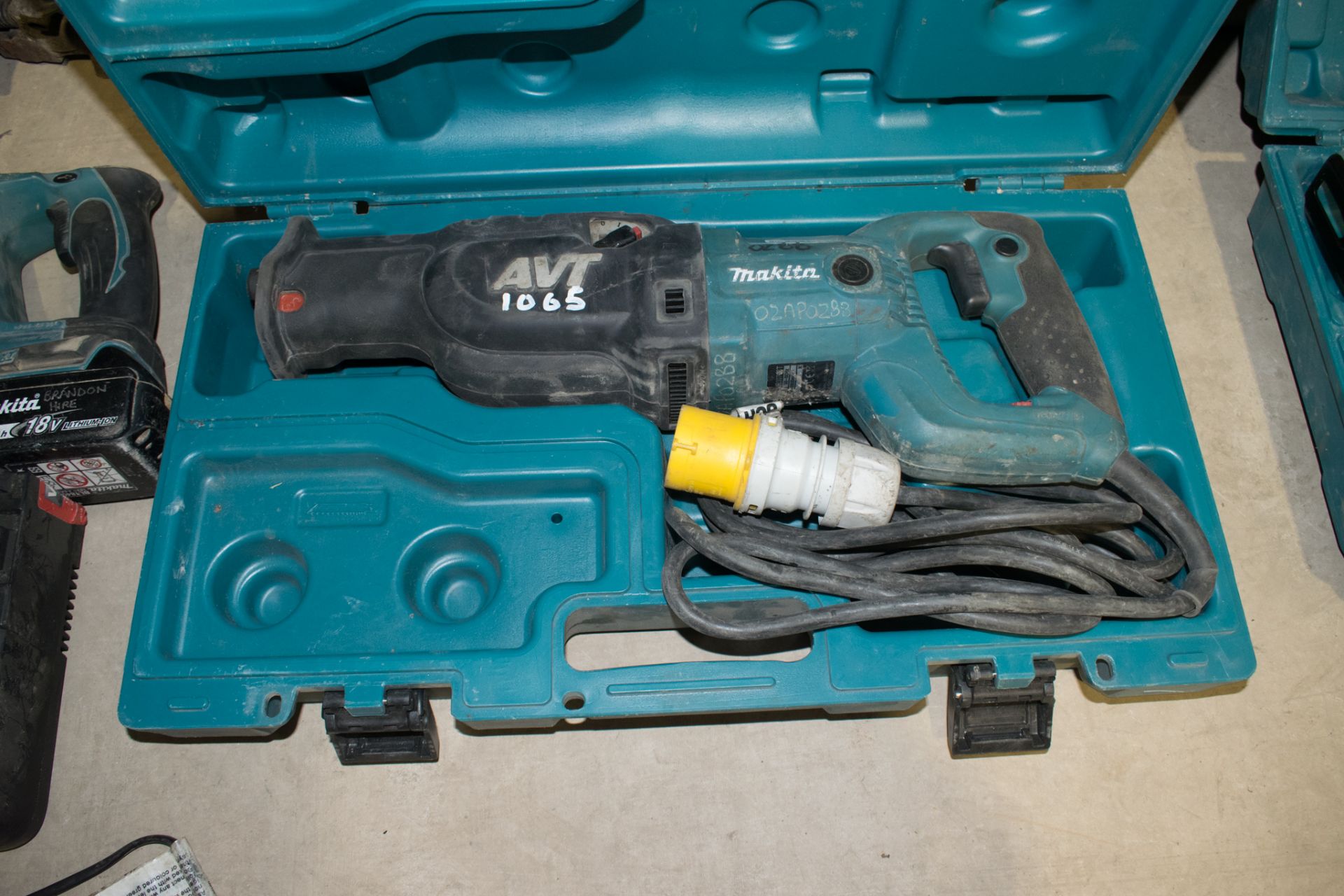 Makita 110v reciprocating saw c/w carry case