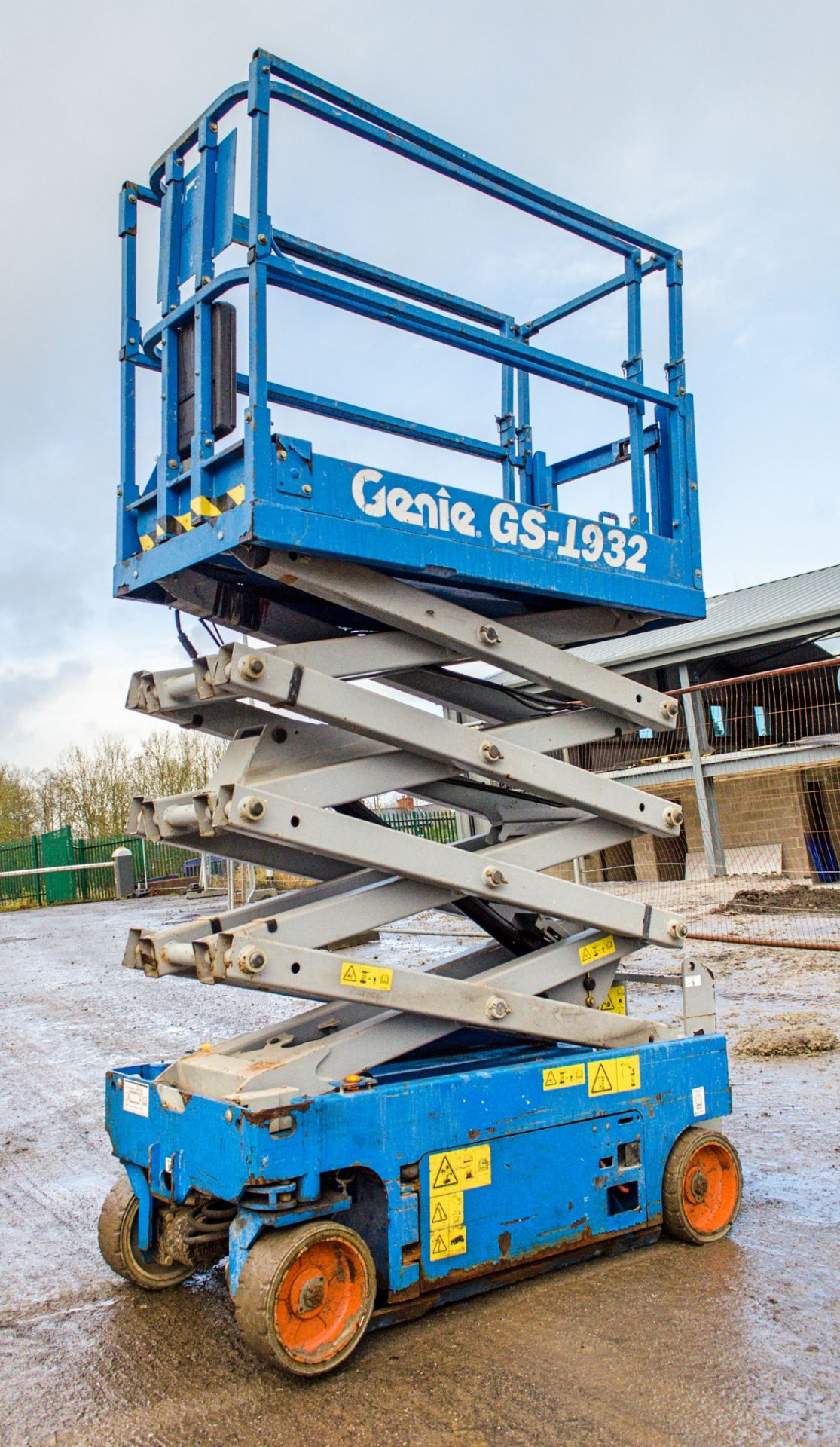 Genie GS1932 battery electric scissor lift access platform Recorded Hours: 153 08830079 - Image 3 of 5