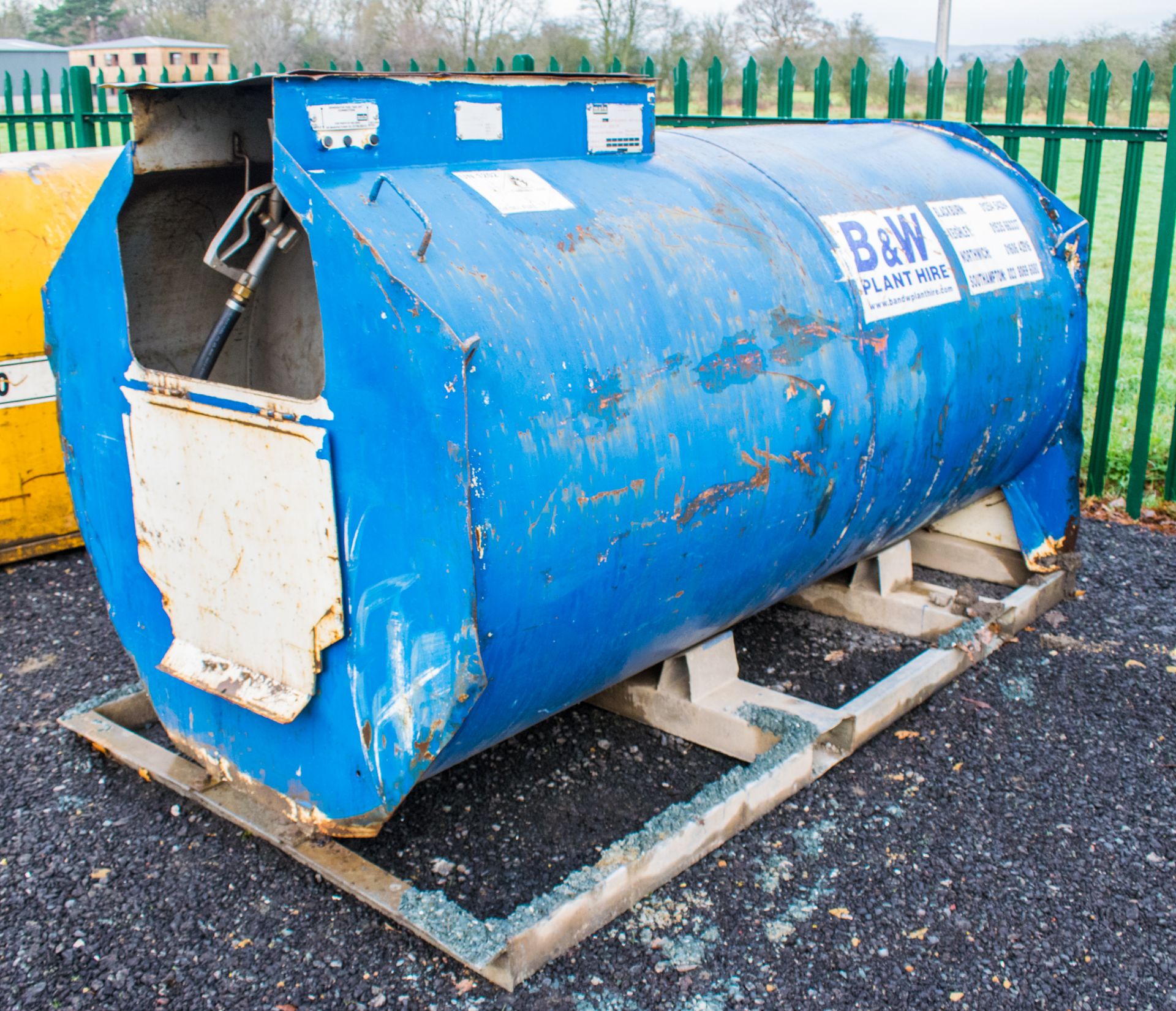 Main 2000 litre bunded static fuel bowser c/w hand pump, delivery hose, and trigger nozzle  901