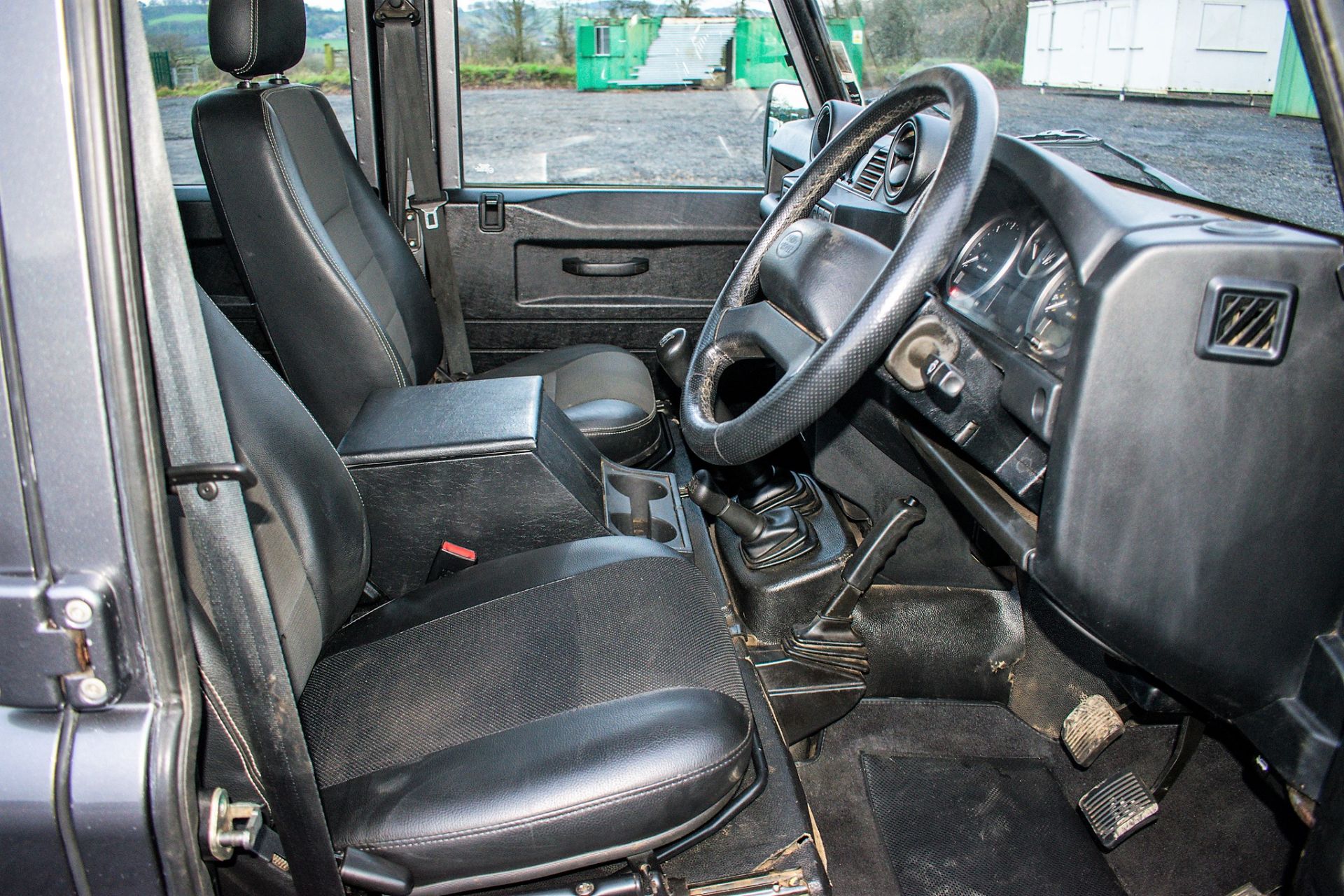 Land Rover Defender 110 XS TD 4 wheel drive utility vehicle Registration Number: YH14 ZVZ Date of - Image 19 of 34