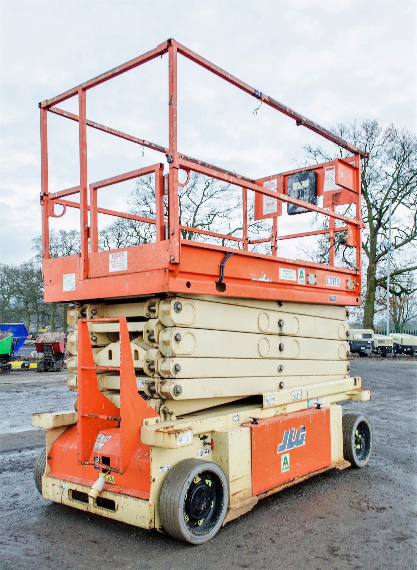 JLG 10RS battery electric scissor lift access platform Year: 2014 S/N: 15249 Recorded Hours: 346 - Image 3 of 7