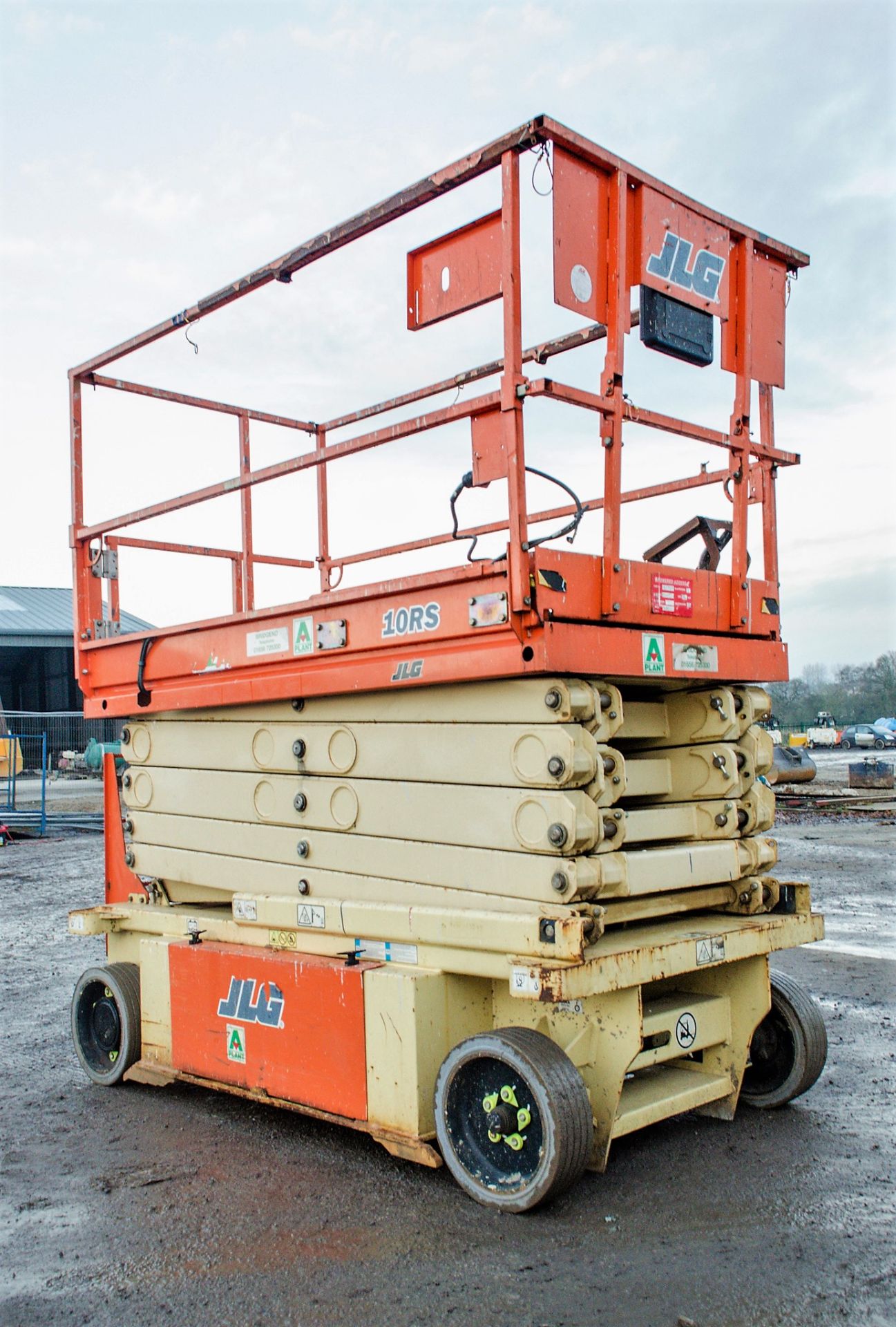 JLG 10RS battery electric scissor lift access platform Year: 2014 S/N: 15249 Recorded Hours: 346 - Image 2 of 7