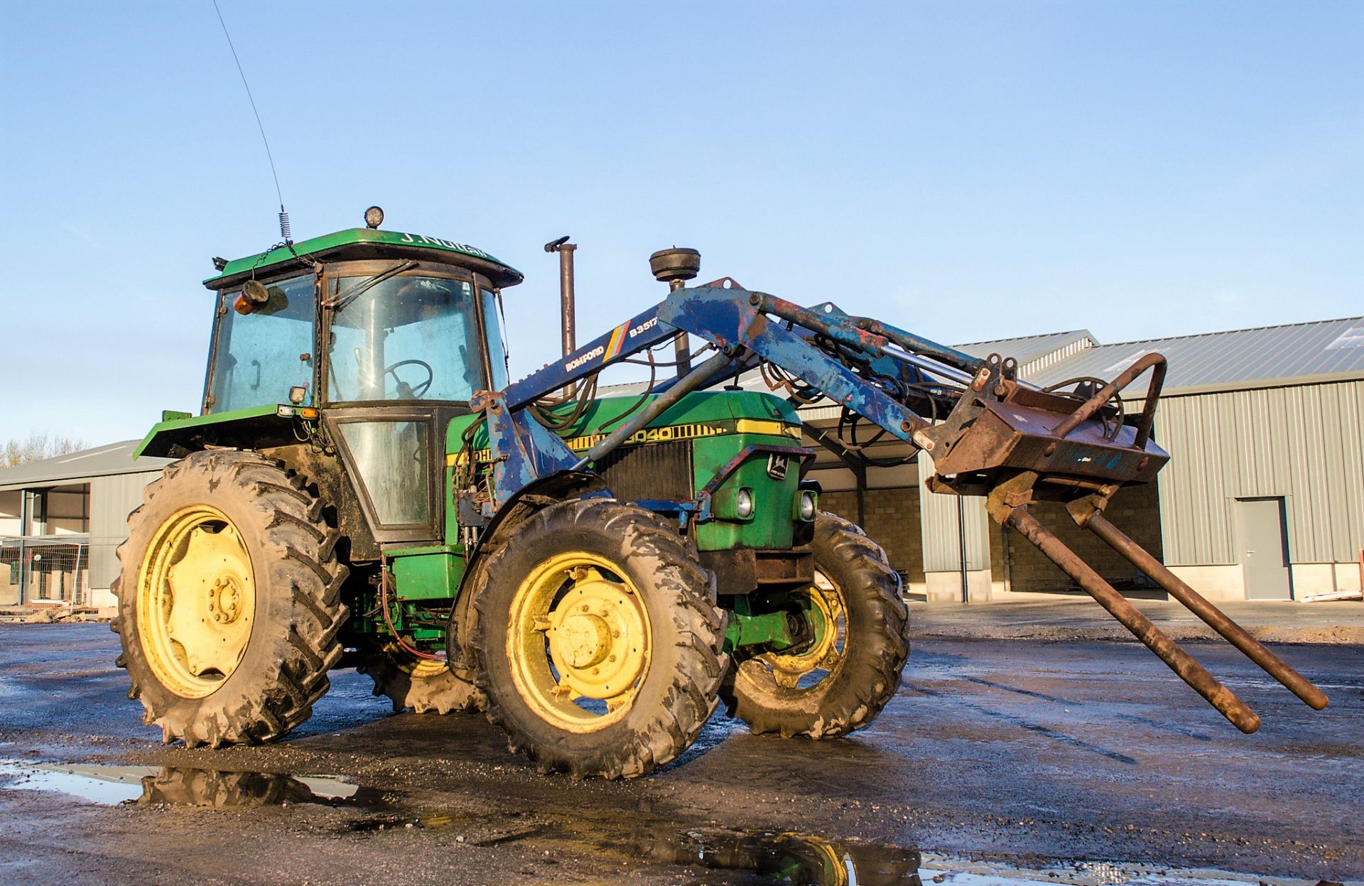 John Deere 3040 diesel tractor Registration Number: C720 FOD Date of Registration: 06/02/1986 S/N: - Image 2 of 25