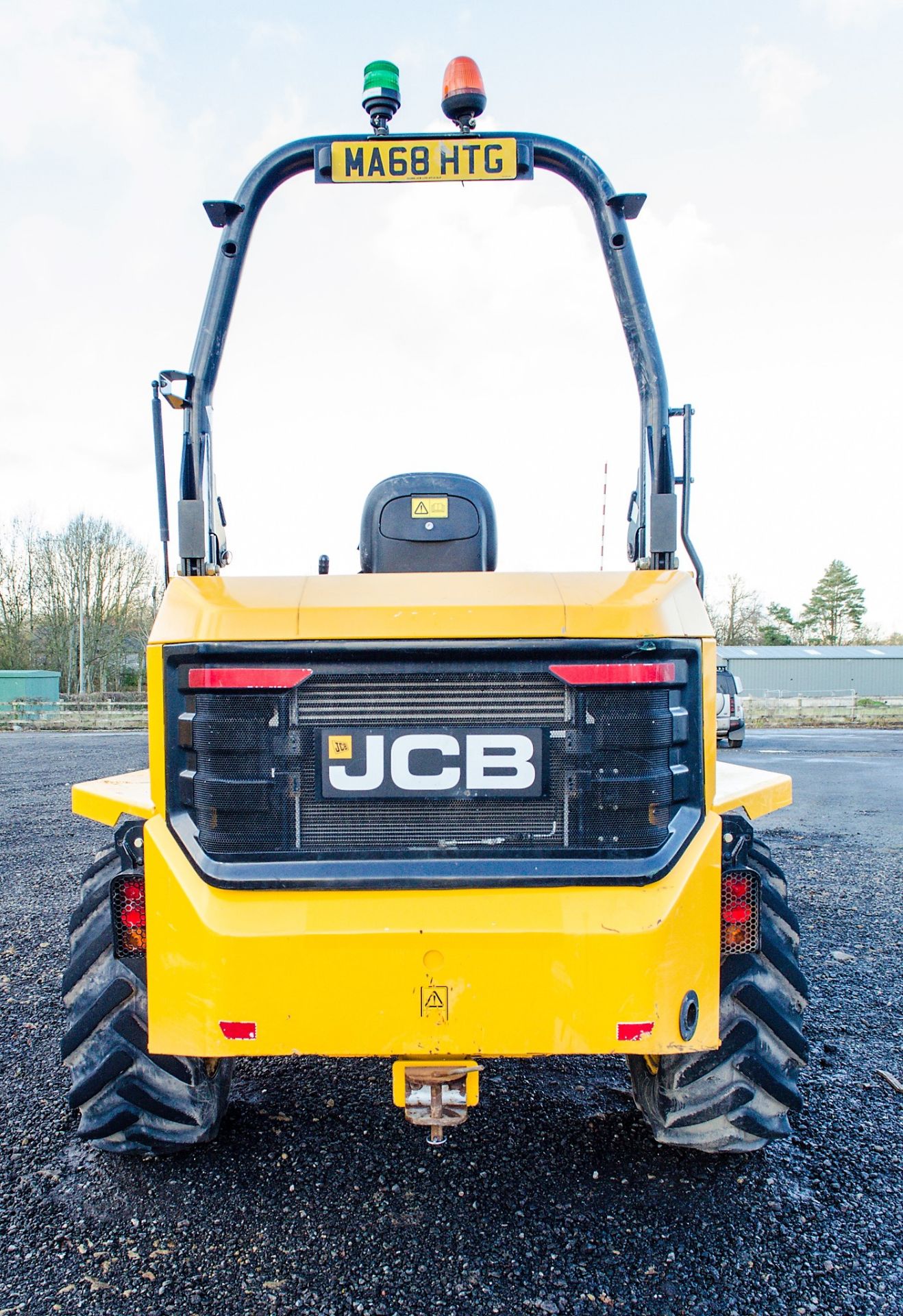 JCB 6 tonne straight skip dumper Year: 2018 S/N: J2561385 Recorded Hours: 601 MA68 HTG - Image 6 of 22