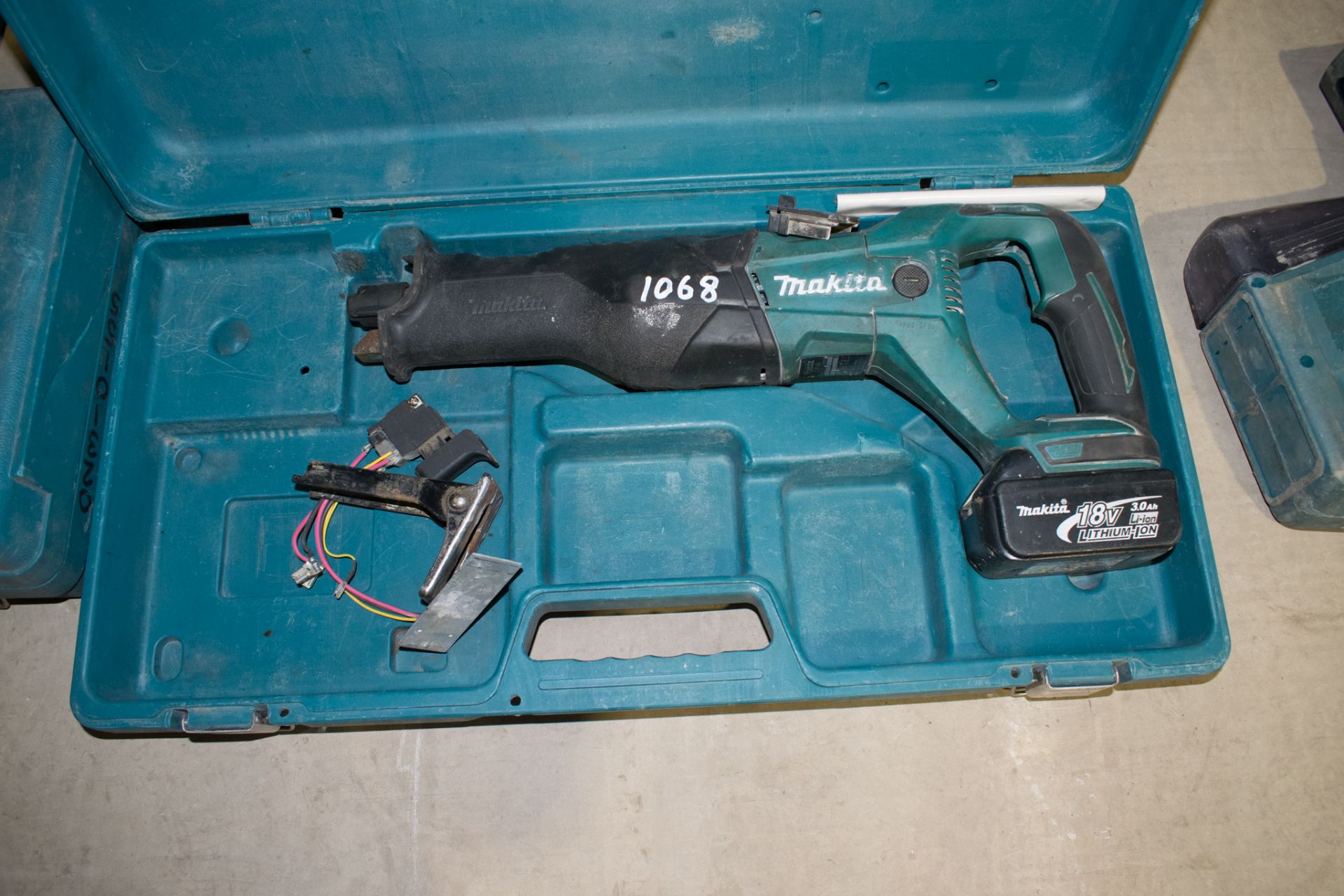 Makita 18v cordless SDS rotary hammer drill c/w battery, charger & carry case ** Parts