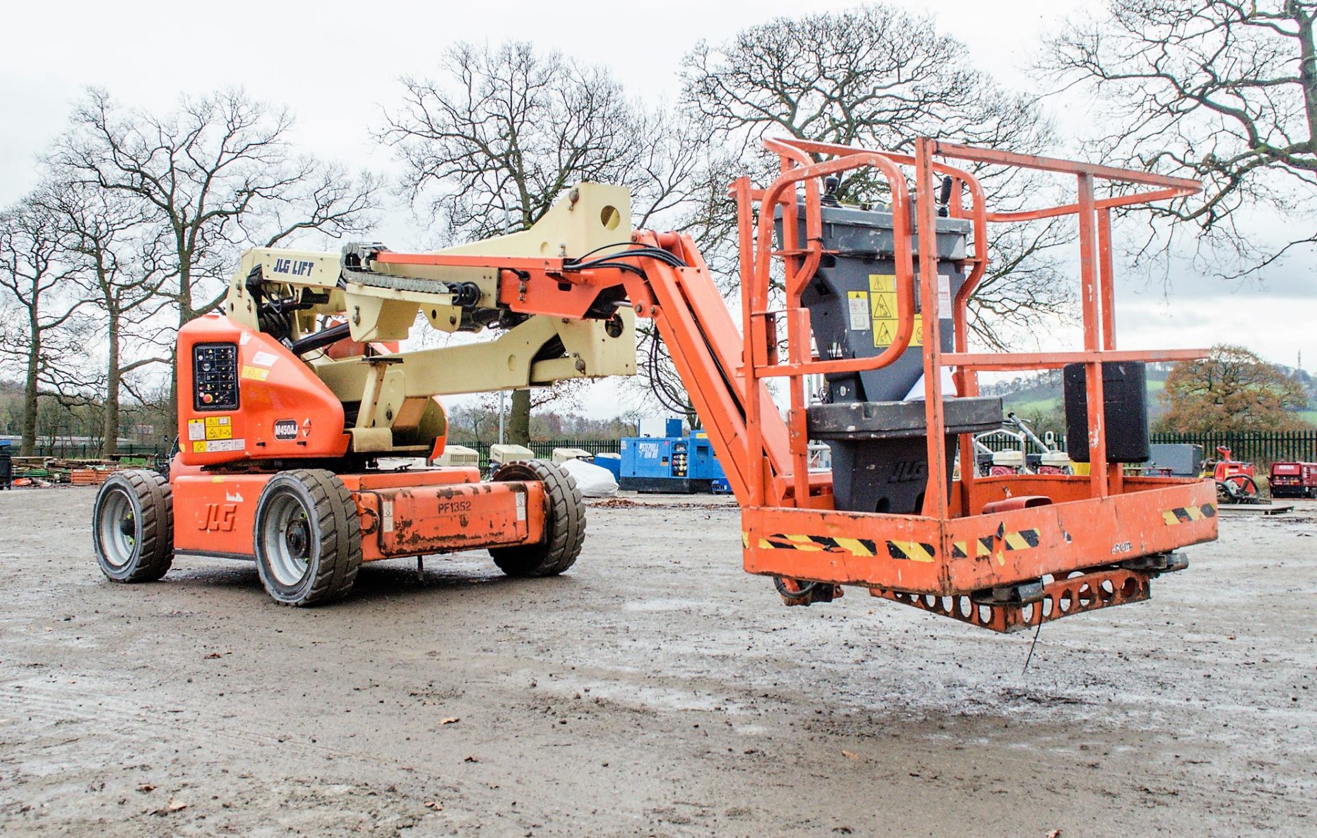 JLG M450AJ battery/diesel articulated boom access platform Year: 2011 S/N: 150483 Recorded Hours: - Image 2 of 13