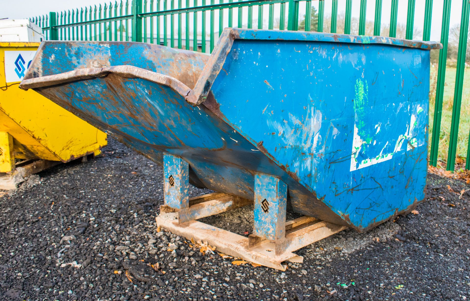 Conquip tipping skip ** Damaged **