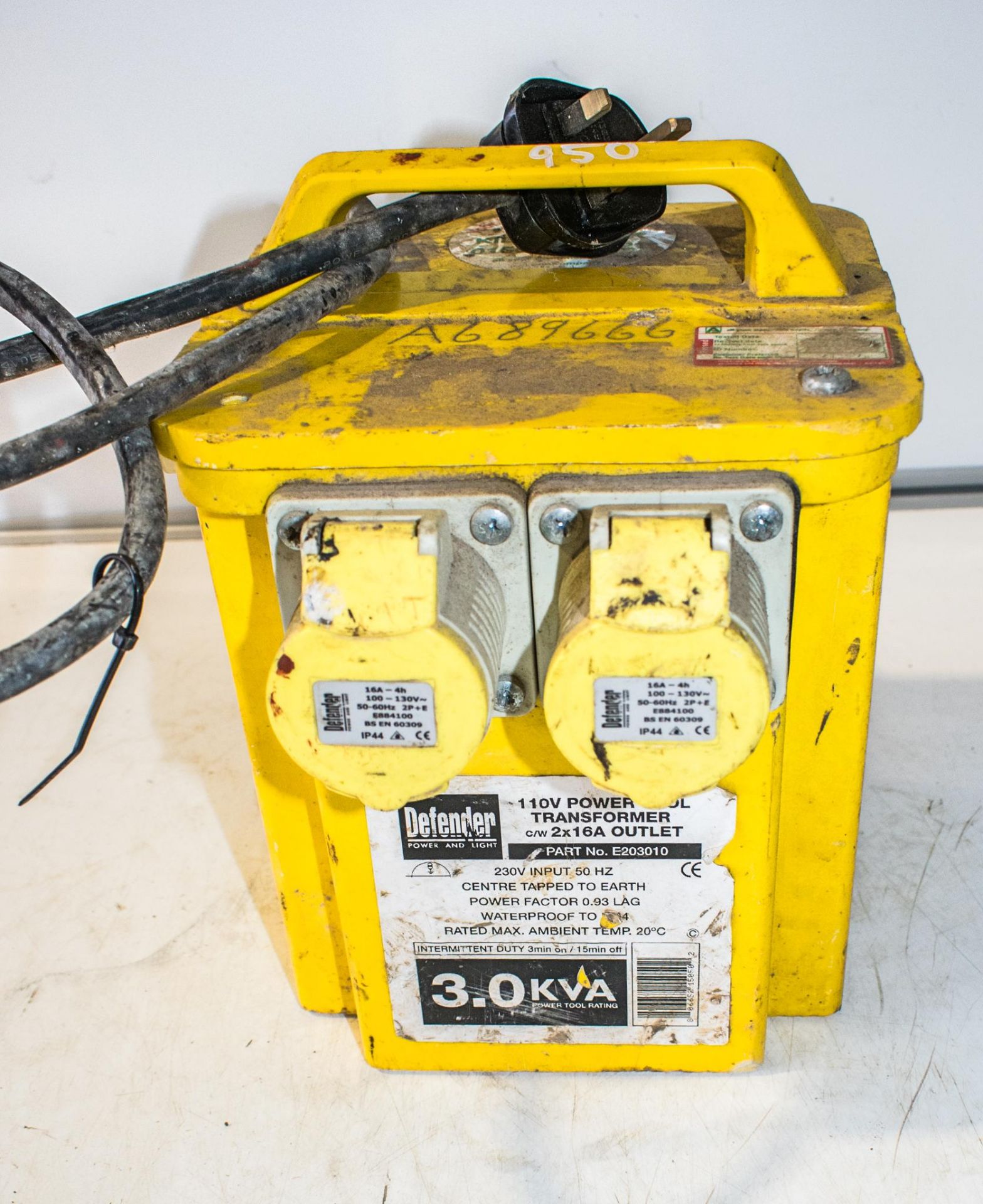 240v to 110v 3 kva transformer A689666