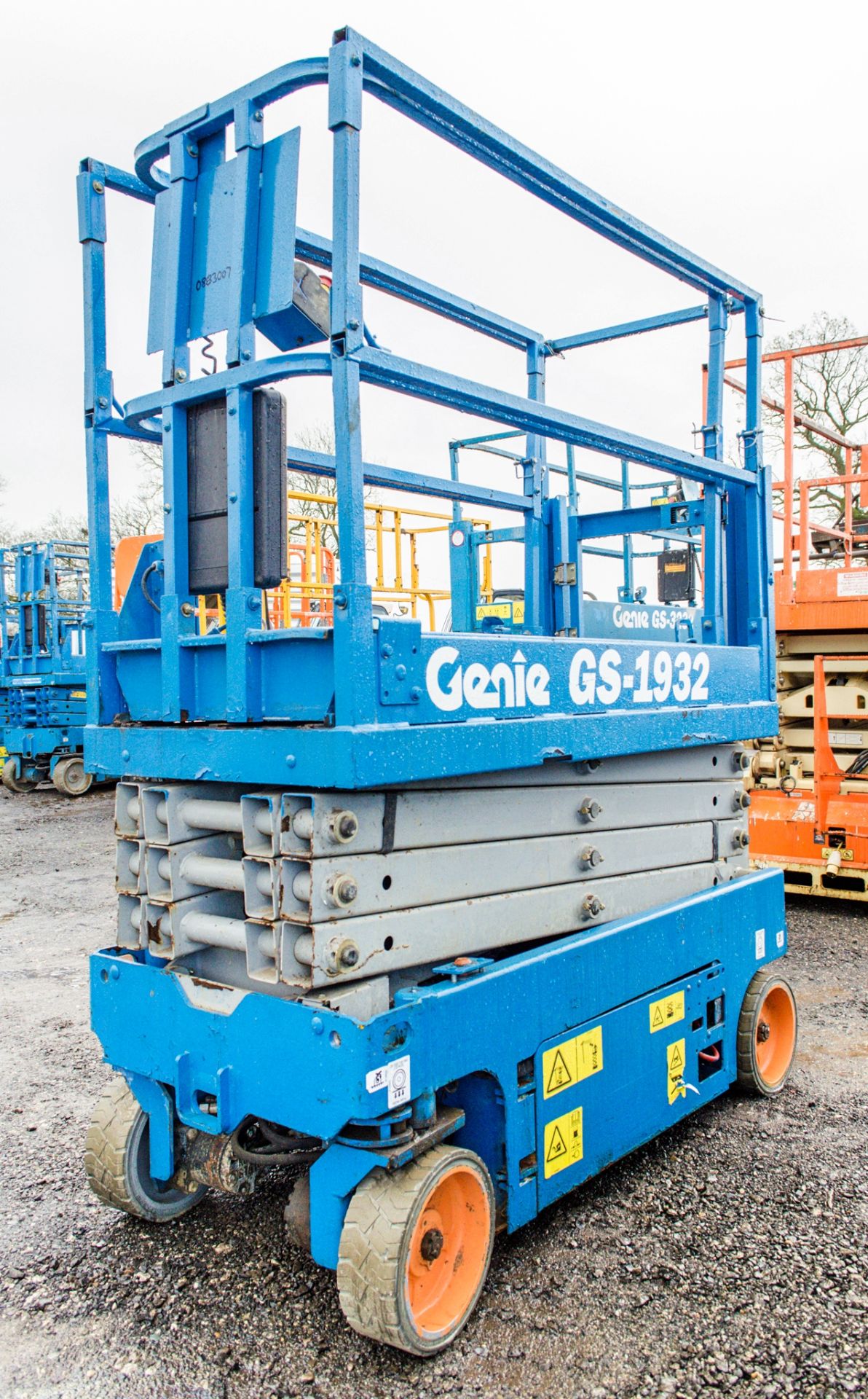 Genie GS1932 battery electric scissor lift access platform Recorded Hours: 152 08830078