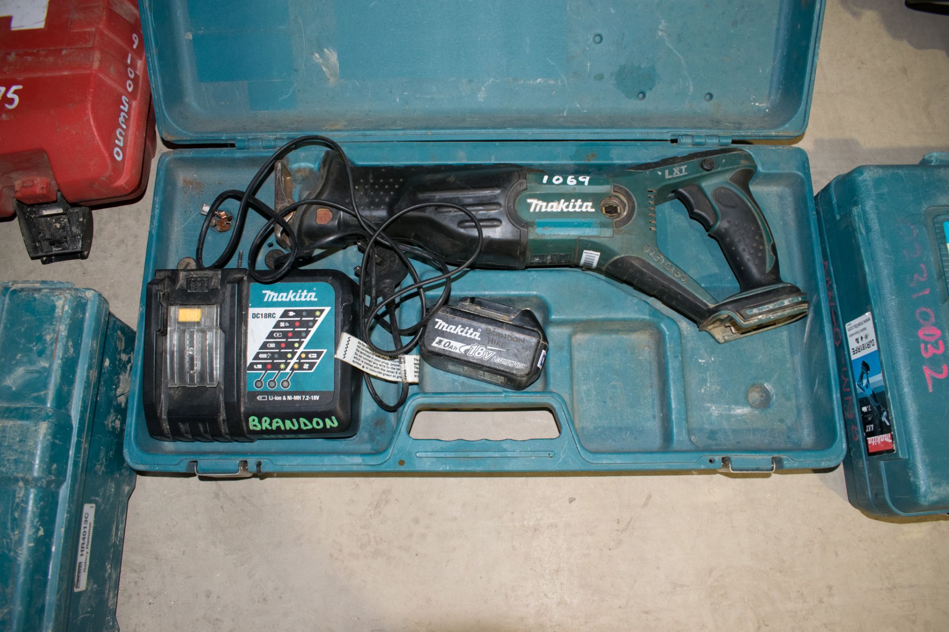 Makita 18v cordless reciprocating saw c/w battery, charger & carry case