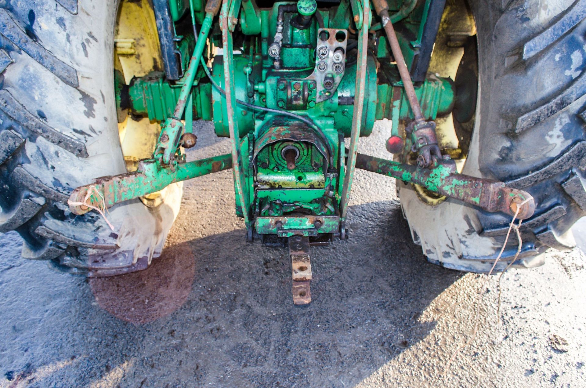 John Deere 3040 diesel tractor Registration Number: C720 FOD Date of Registration: 06/02/1986 S/N: - Image 9 of 25