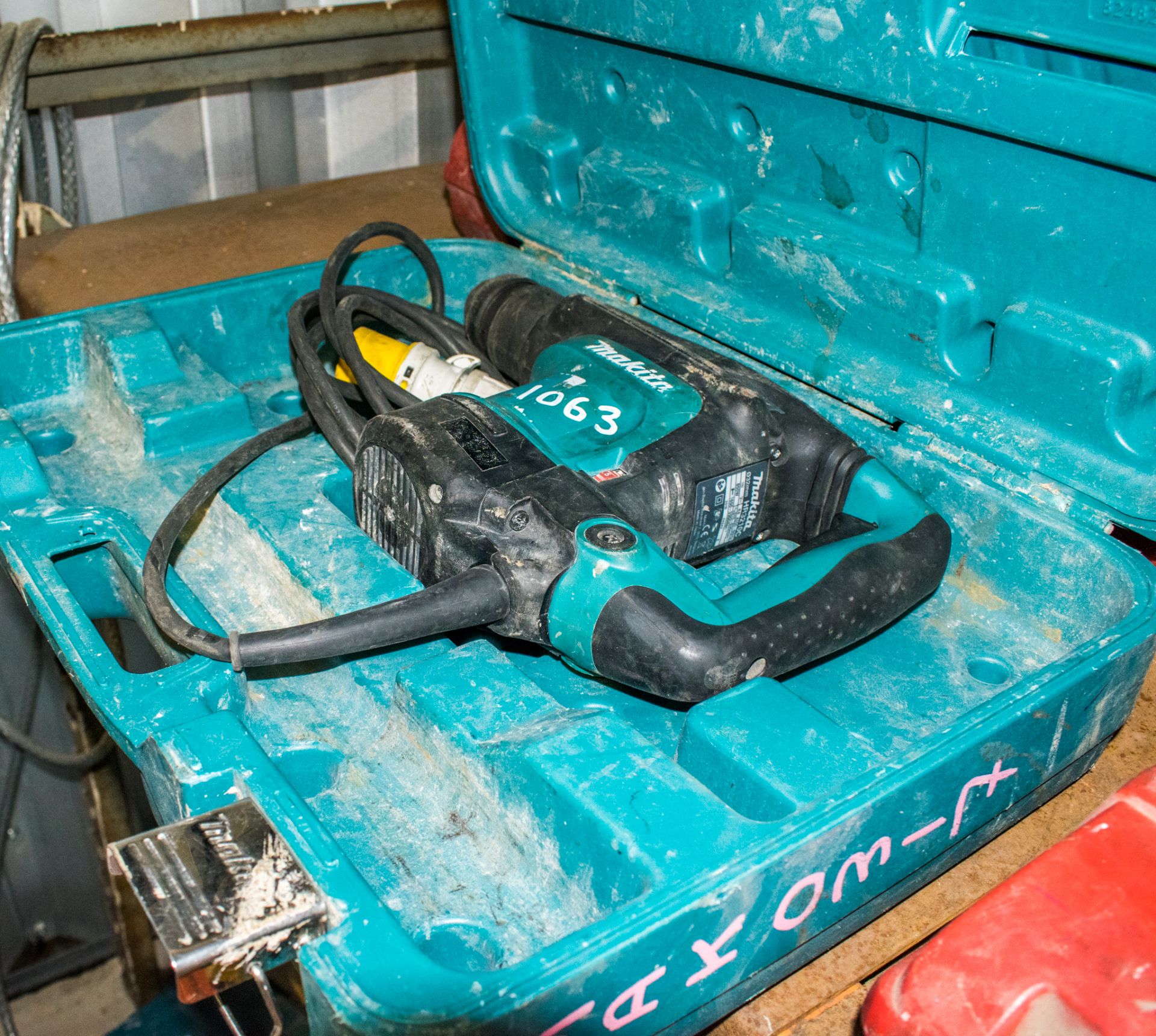 Makita 110v SDS rotary hammer drill c/w carry case