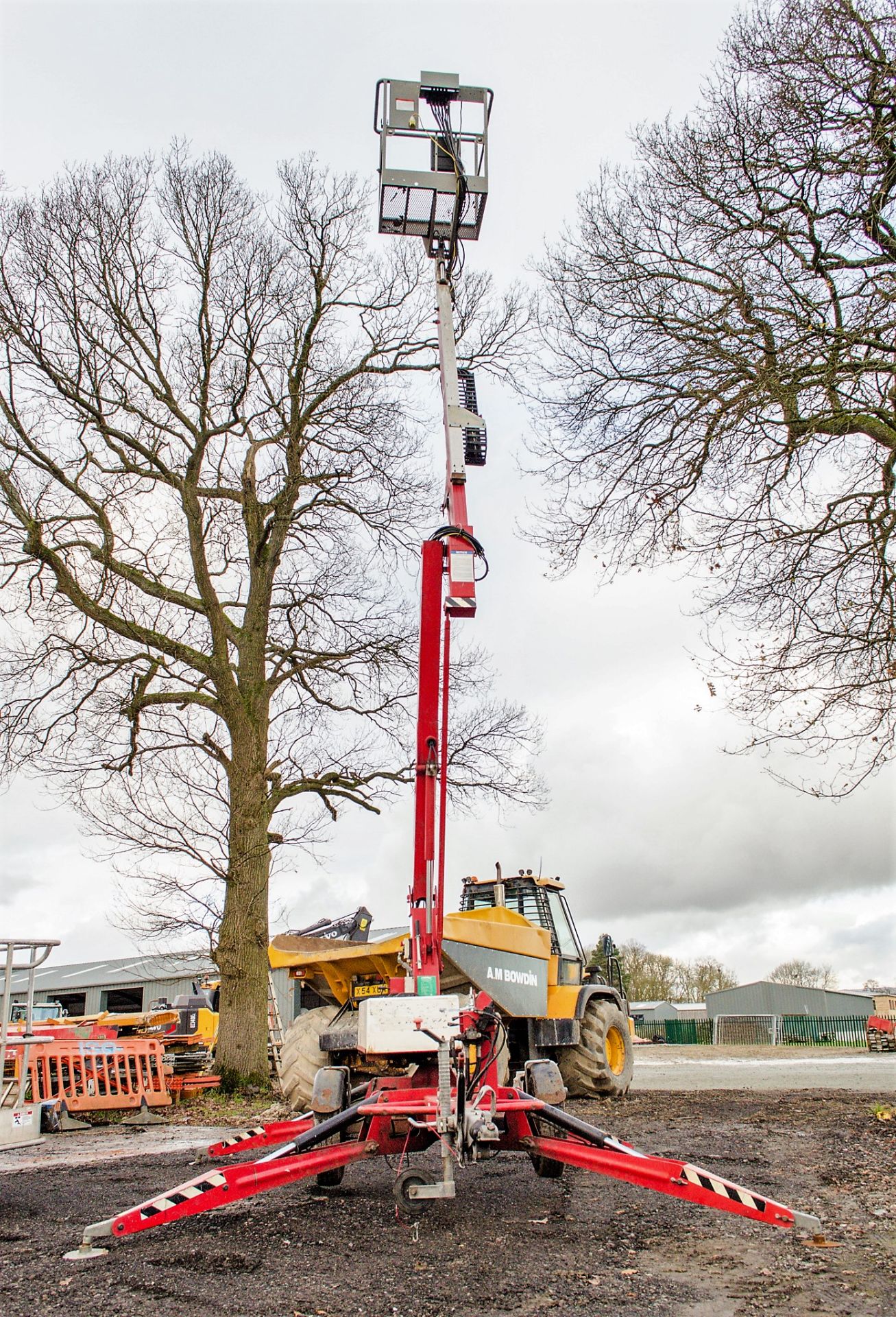 Nifty 120T battery electric fast tow articulated boom access platform Year: 2006 S/N: 14979 - Image 6 of 9