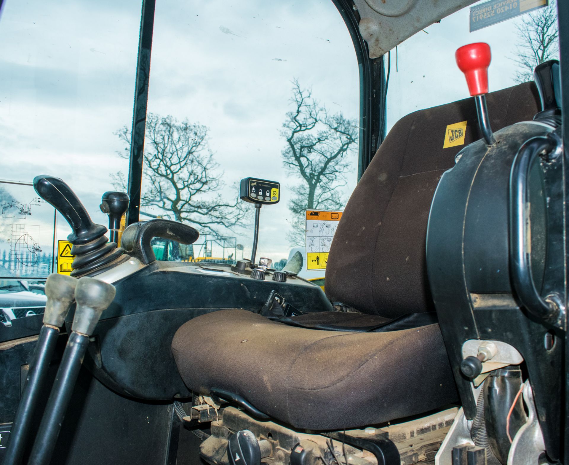 JCB 8055 ZTS 5.5 tonne rubber tracked excavator Year: 2014 S/N: 60700 Recorded Hours: 2647 piped, - Image 17 of 19