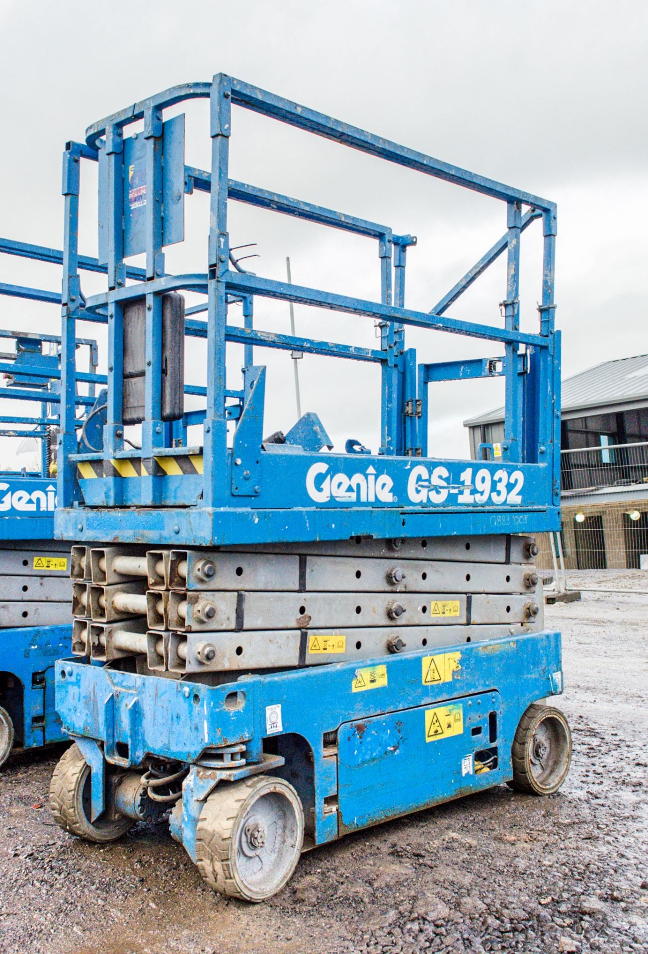 Genie GS1932 battery electric scissor lift access platform Recorded Hours: 328 08830033 - Image 2 of 5