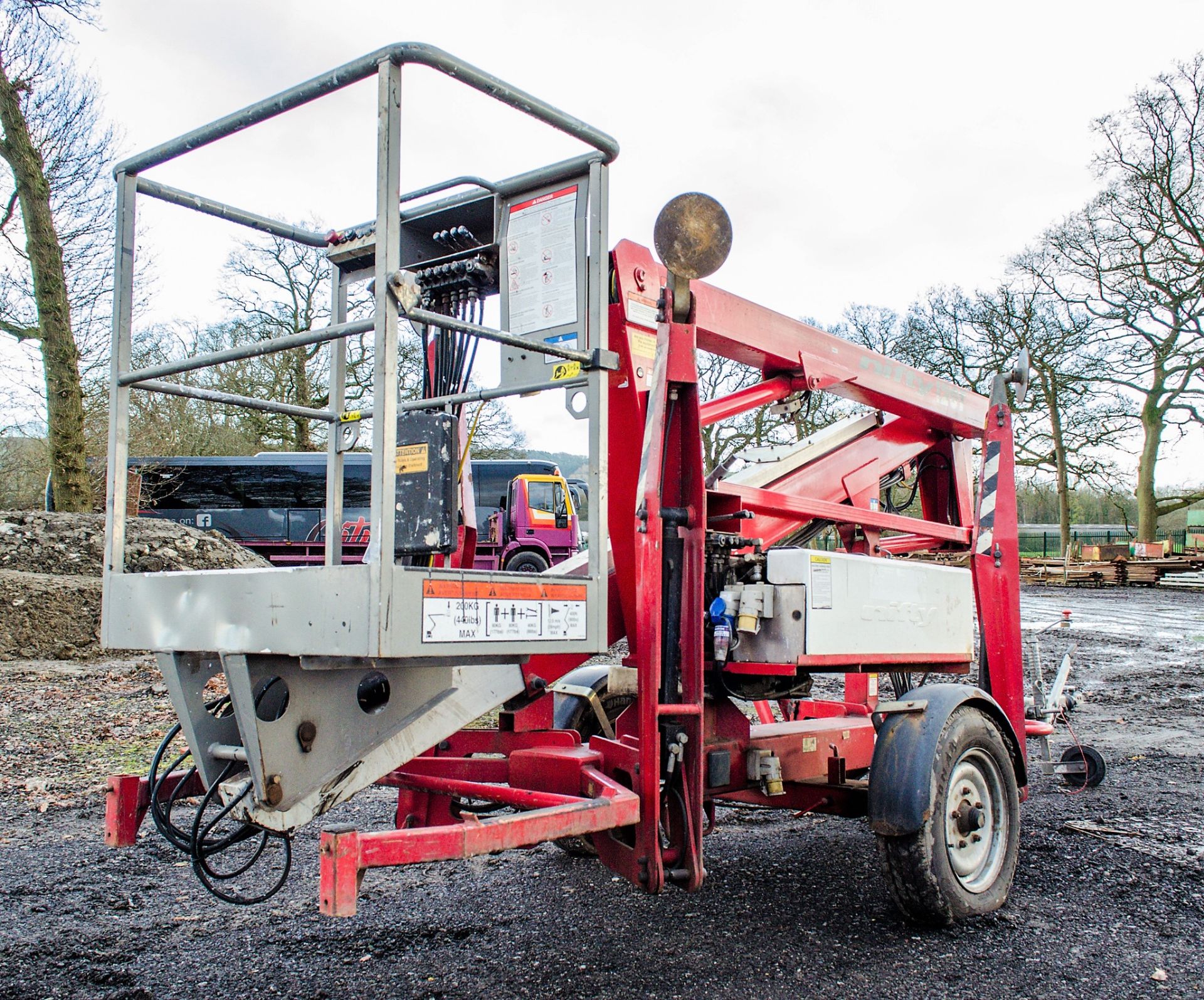 Nifty 120T battery electric fast tow articulated boom access platform Year: 2006 S/N: 14979 - Image 3 of 9