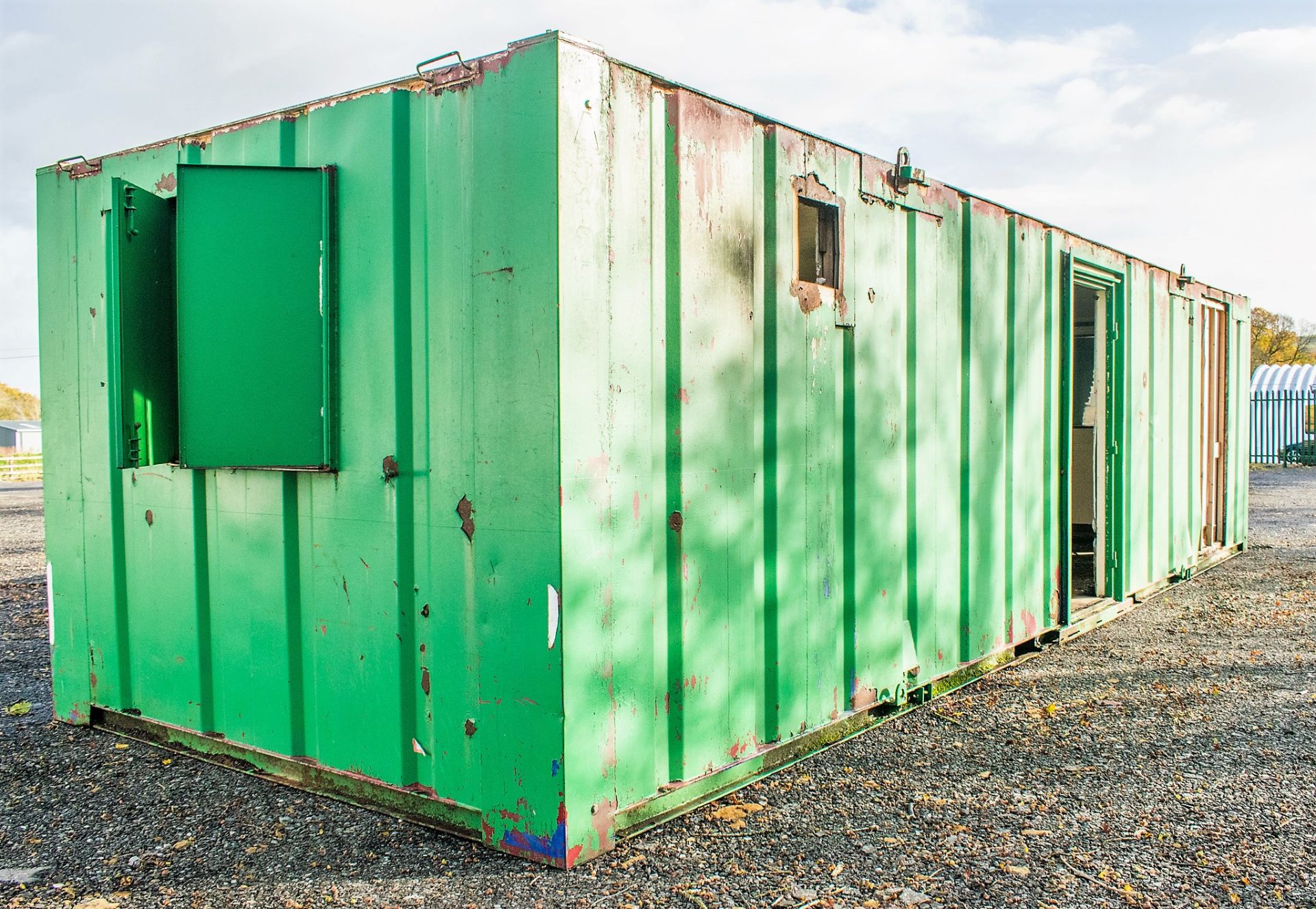 32 ft x 10 ft anti-vandal, steel office site unit ** Damaged, recommended viewing before buying ** - Image 2 of 7