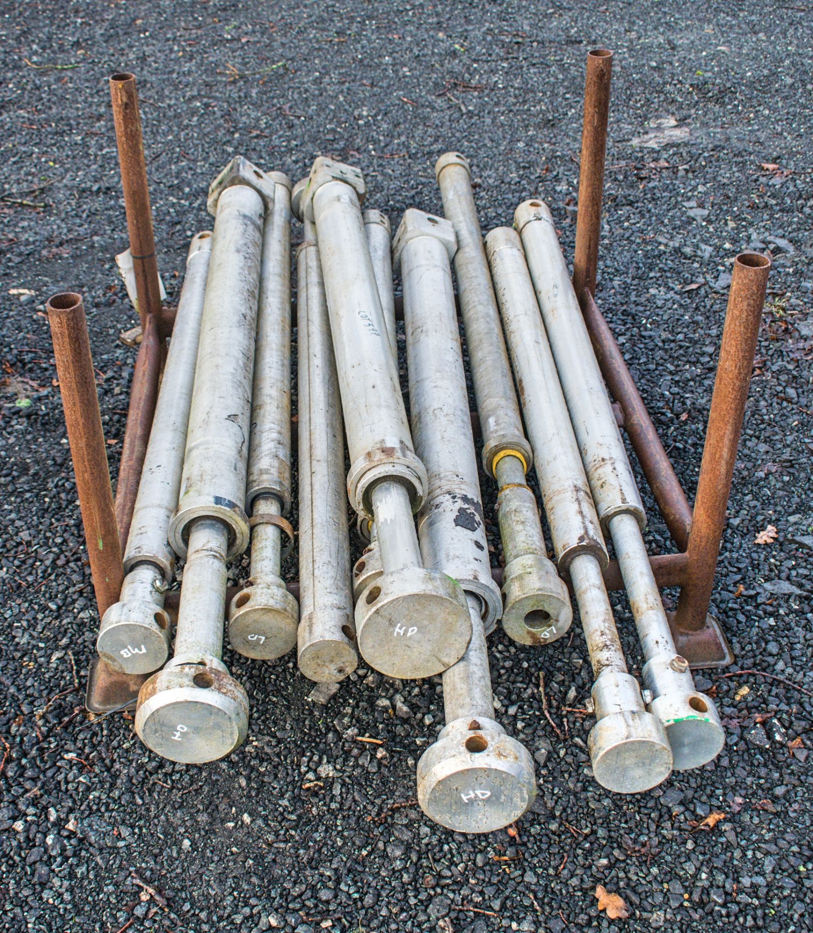 Stillage of hydraulic rams for man hole box connectors