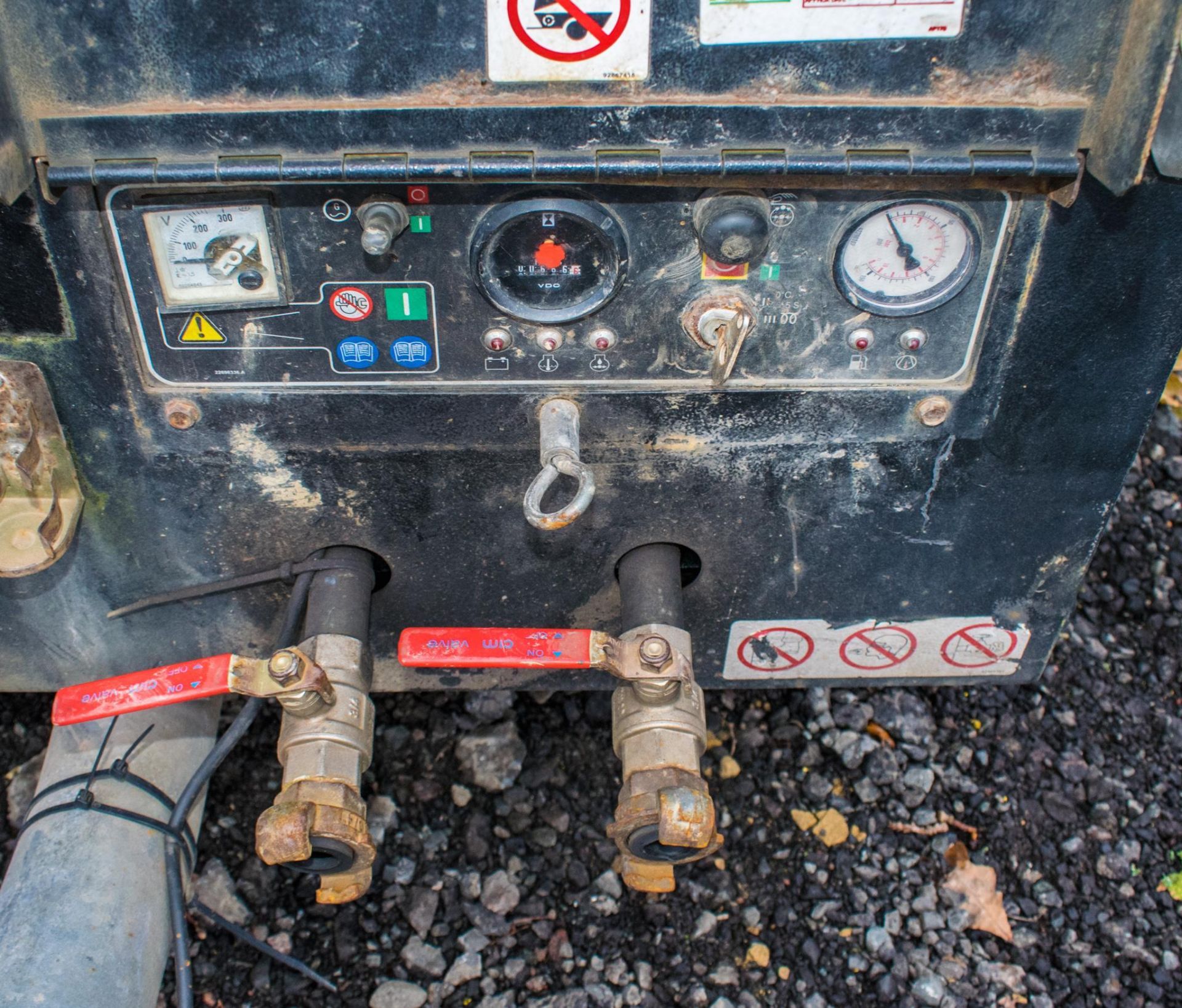 Ingersoll Rand 7/26E diesel driven fast tow mobile air compressor/generator Year: 2011 S/N: 108809 - Image 5 of 6