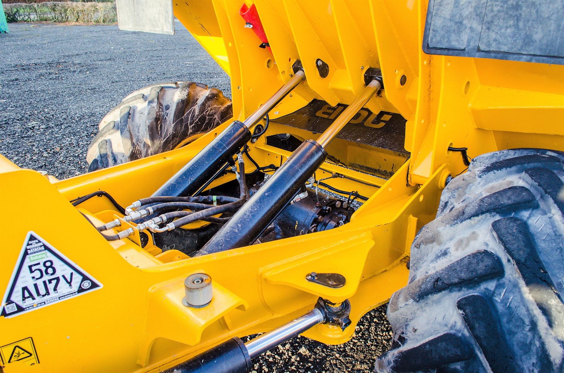 JCB 6 tonne straight skip dumper Year: 2018 S/N: J2561407 Recorded Hours: 606 ML68 AEO - Image 11 of 22