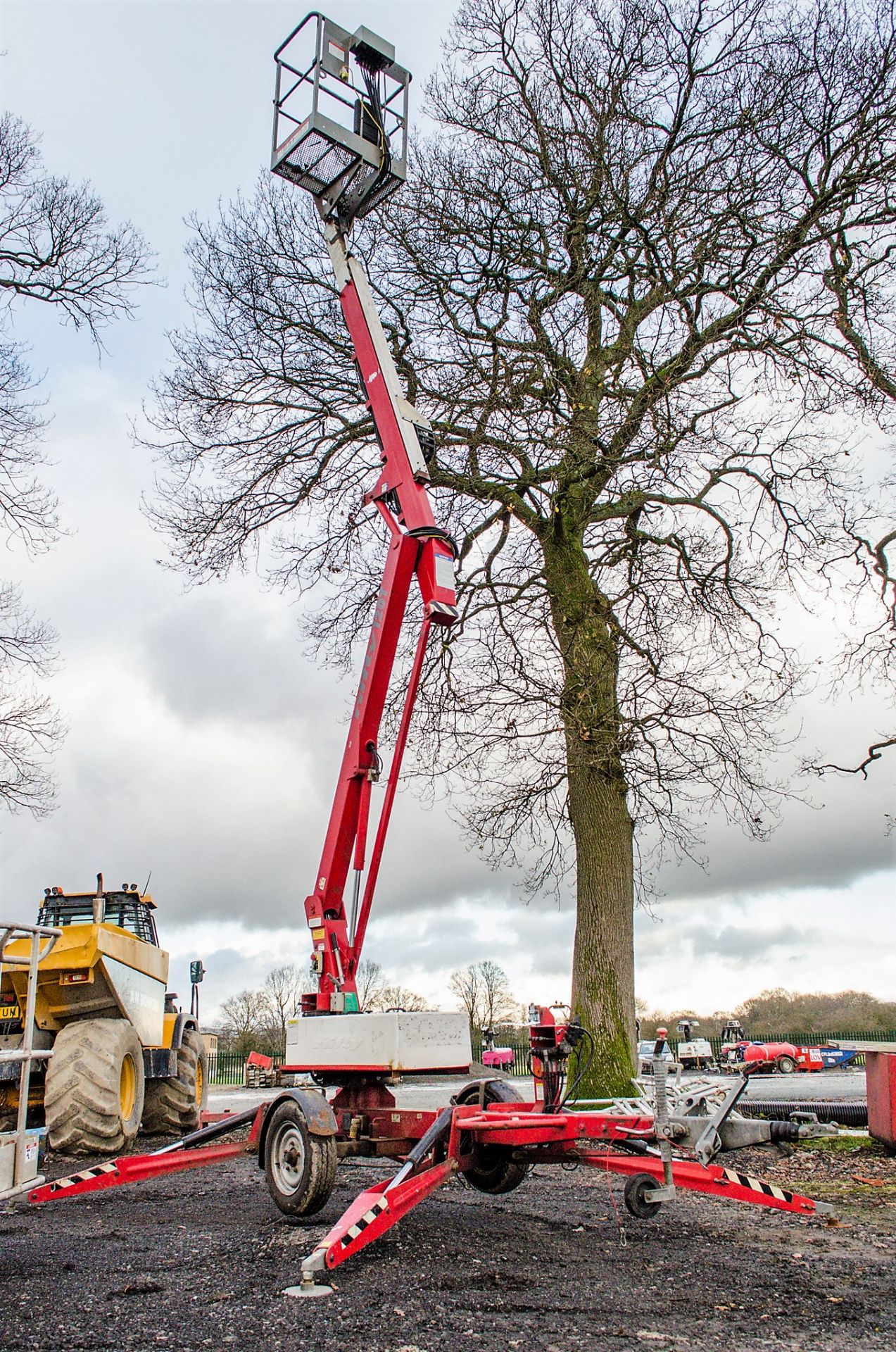 Nifty 120T battery electric fast tow articulated boom access platform Year: 2006 S/N: 14979 - Image 5 of 9