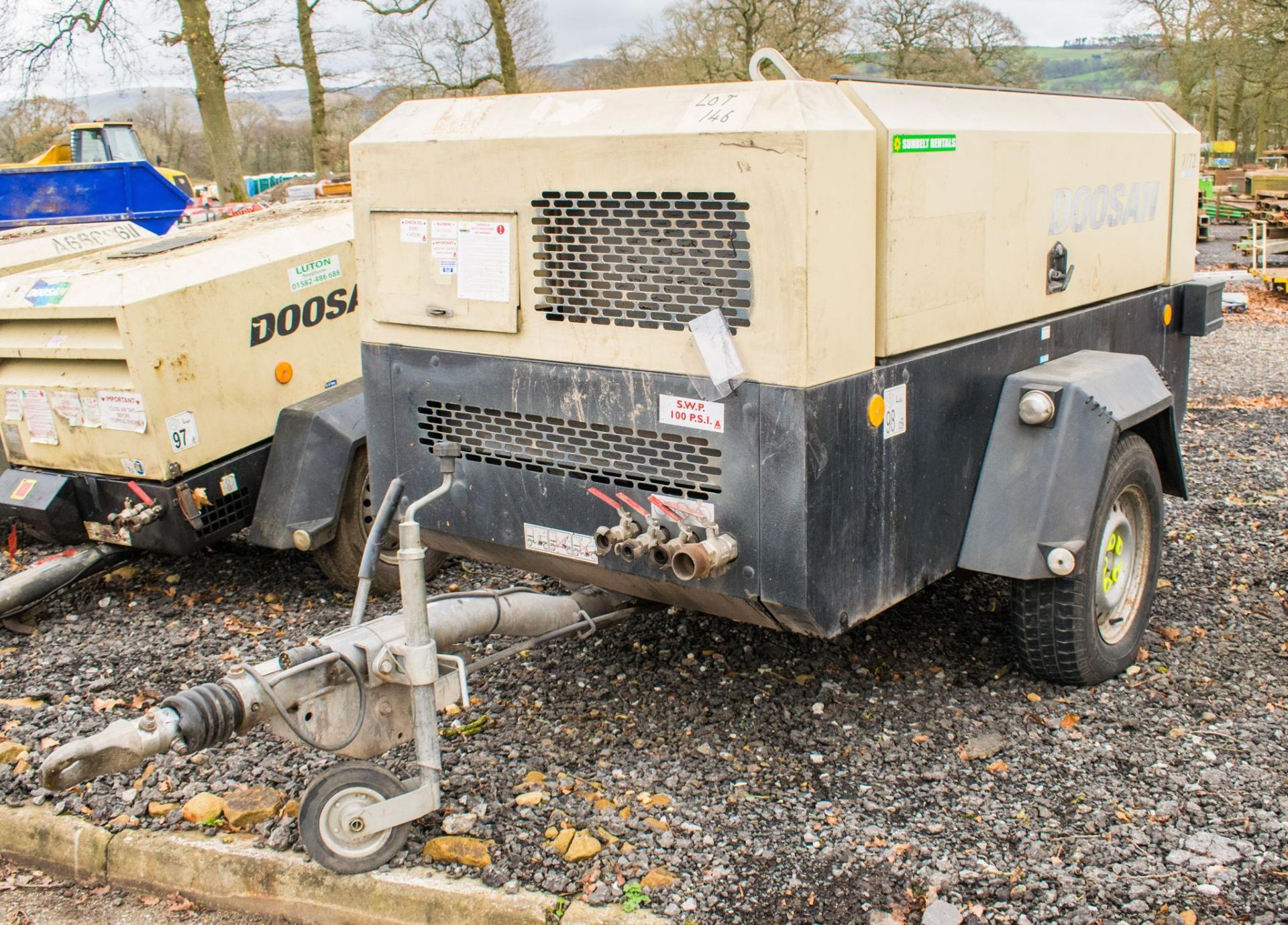 Doosan 7/72 diesel driven fast tow mobile air compressor Year: 2014 S/N: 542104 Recorded Hours: 1391