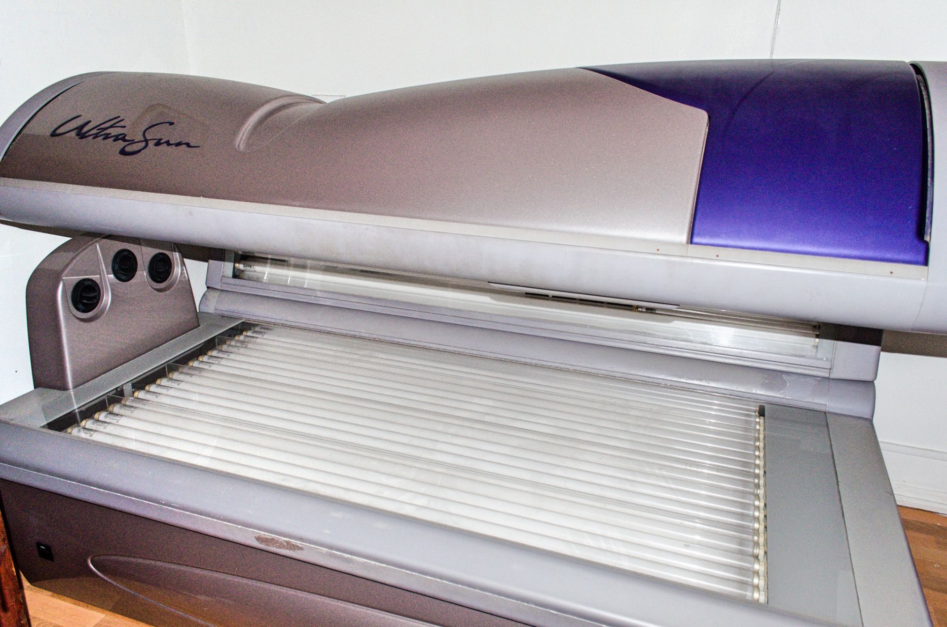 Ultra Sun tanning bed ** No VAT on hammer price but VAT will be charged on buyers premium ** - Image 3 of 6