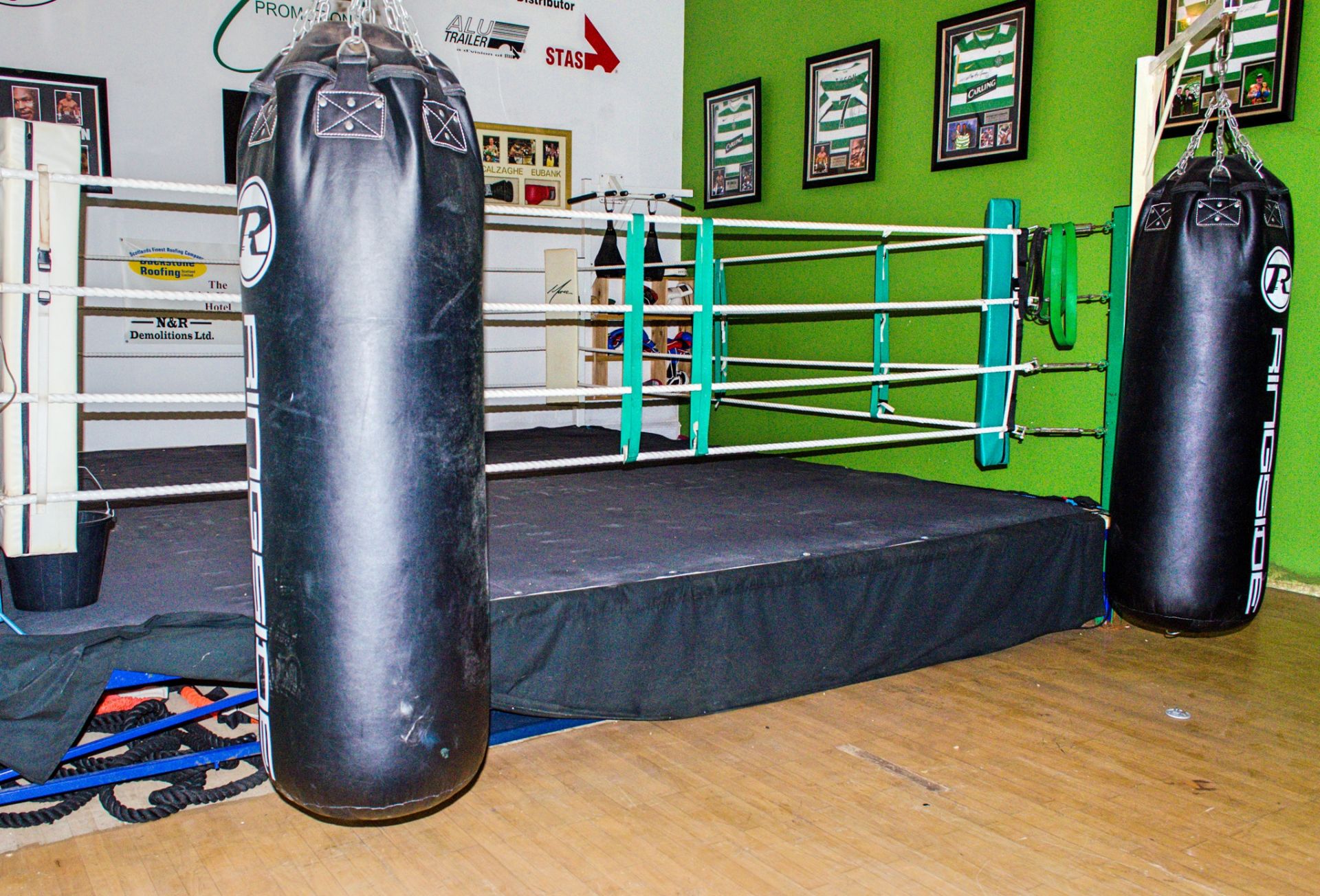 16ft x 16ft competition boxing ring c/w 2 Ringside 5ft boxing bags ** No VAT on hammer price but VAT - Image 3 of 12