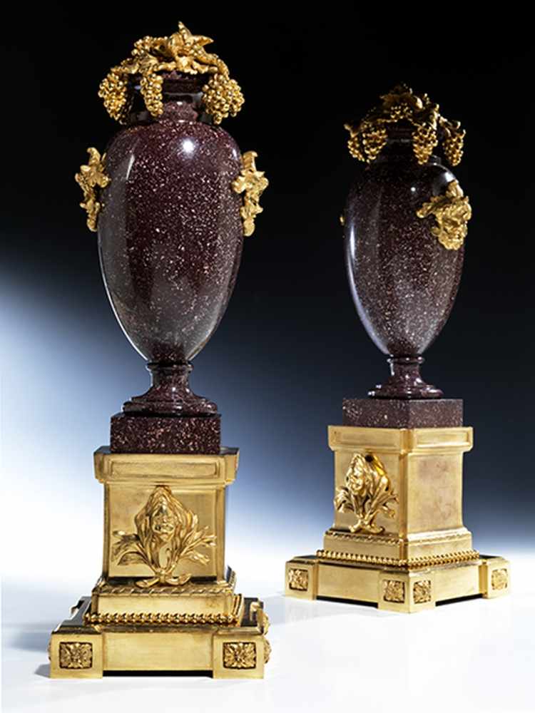 A pair of elegant decorative mantle vases in red, Egyptian porphyry and fire-gilt bronze - Image 11 of 11