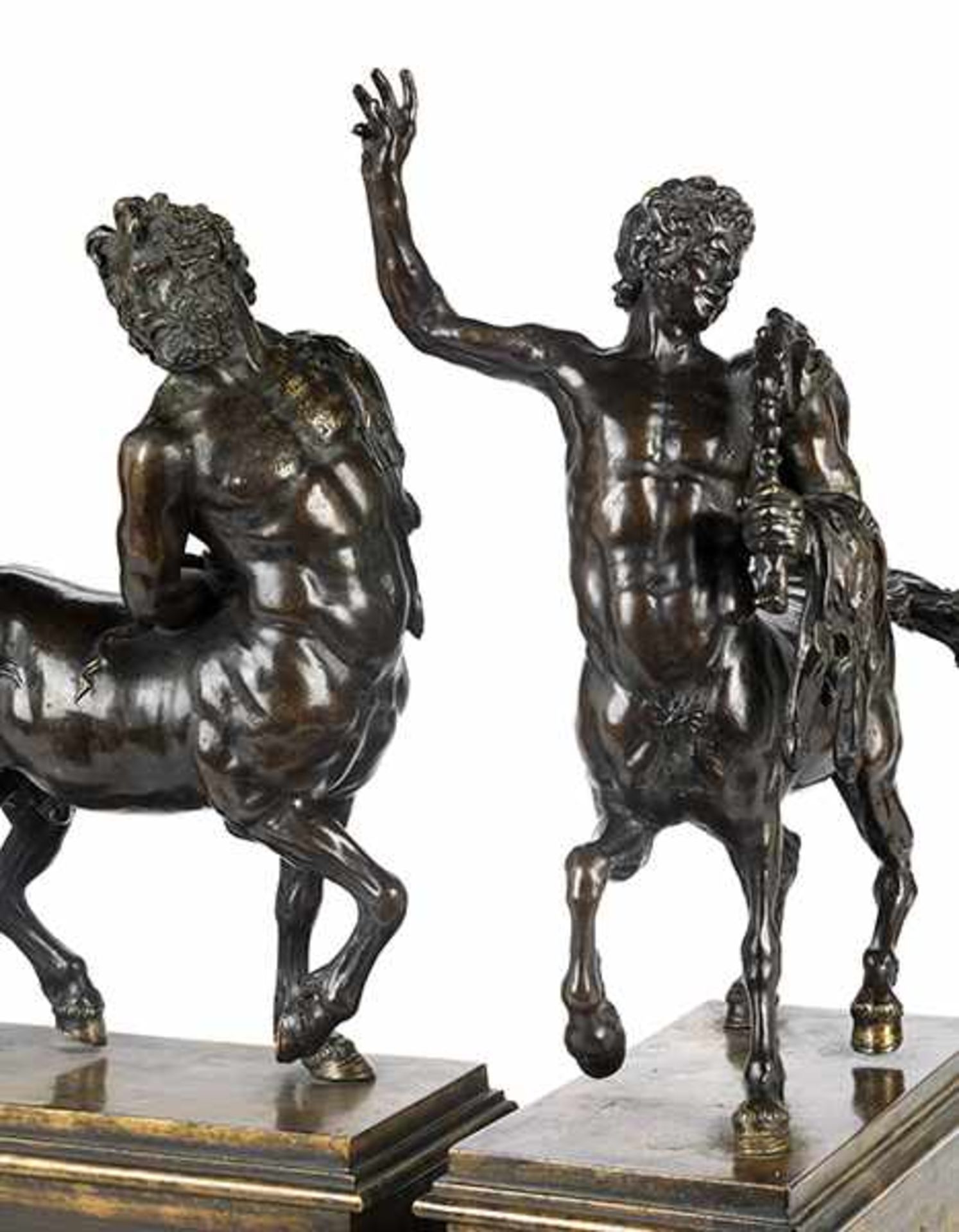 Paar Kentaurfiguren Höhe der Skulpturen maximal: 32,5 cm. Höhe inkl. Sockel maximal: 43 cm. Italien, - Bild 3 aus 5