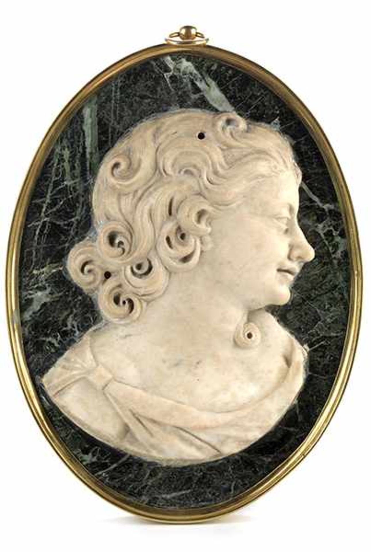 Profilmedaillon eines jungen Mannes 37 x 28 cm. Frankreich, 17. Jahrhundert. In einen grün-weißen
