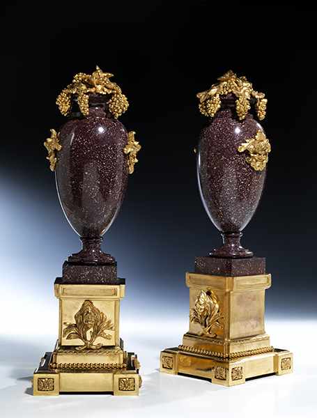 A pair of elegant decorative mantle vases in red, Egyptian porphyry and fire-gilt bronze - Image 6 of 11