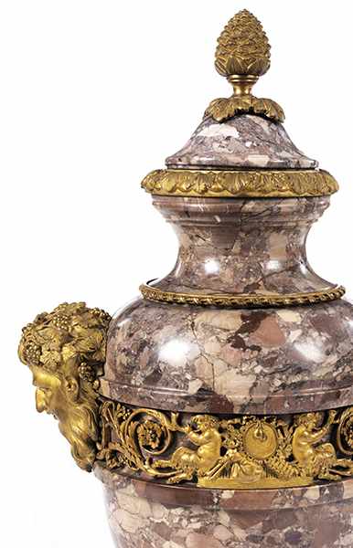 A pair of impressive lidded vases - Image 3 of 6