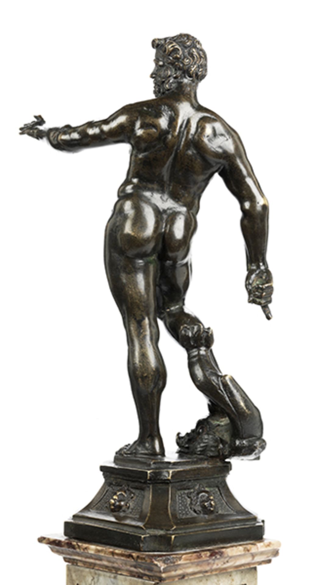 Bronzestatuette des Neptun Höhe der Figur: 28 cm. Gesamthöhe: 45 cm. 18. Jahrhundert. Nach der - Bild 5 aus 8
