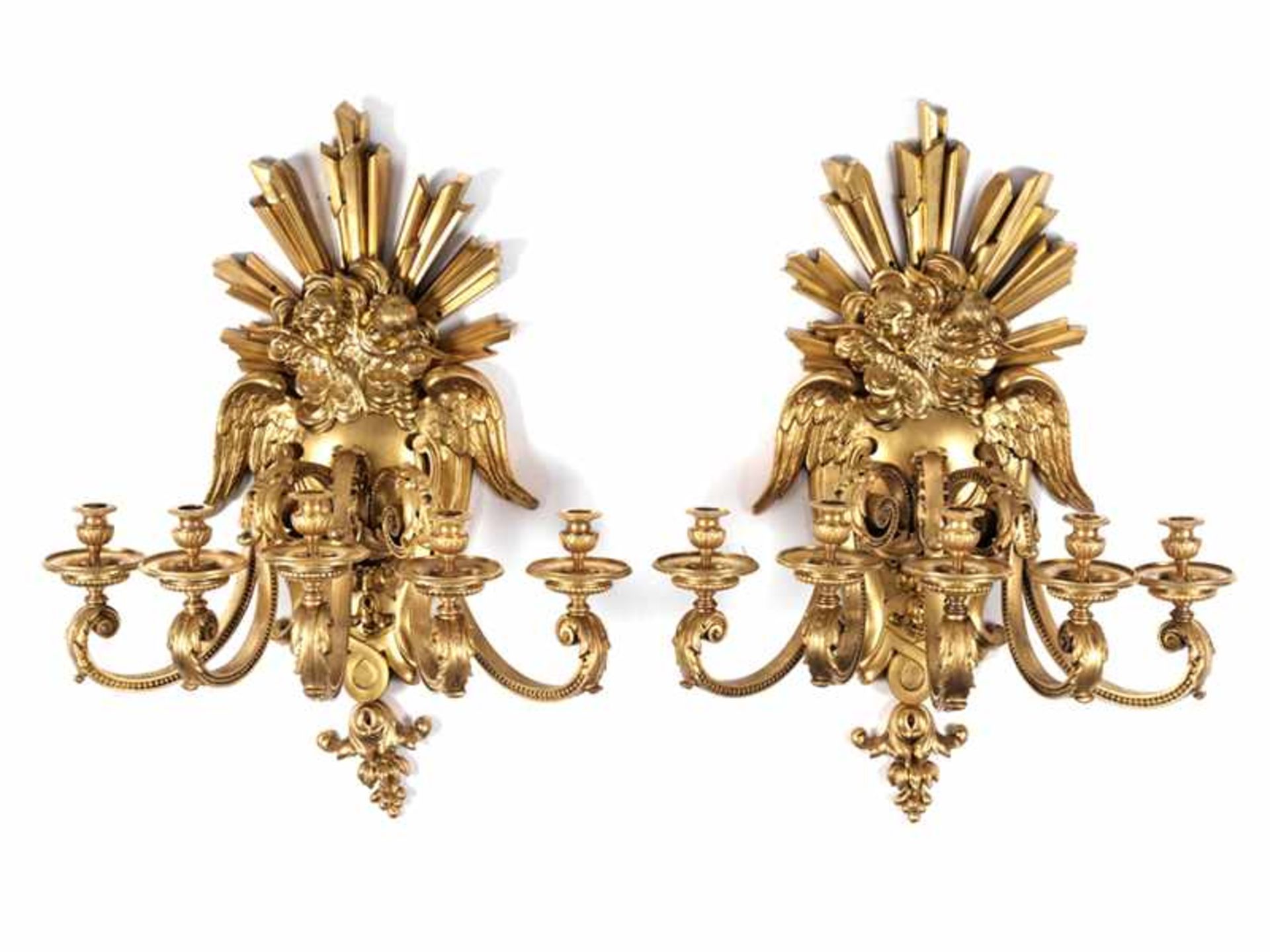 Paar Appliken im Louis XIV-Stil Höhe: 88 cm. Messingbronze, gegossen, vergoldet. Rollwerkkartusche