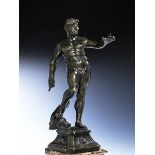 Bronzestatuette des Neptun Höhe der Figur: 28 cm. Gesamthöhe: 45 cm. 18. Jahrhundert. Nach der