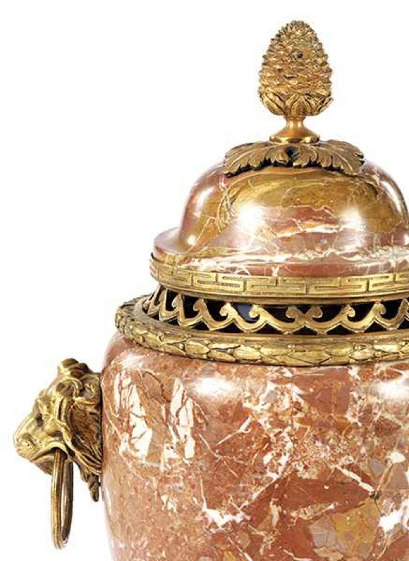 Paar Brûleur de Parfums im Louis XVI-Stil Höhe: 55,5 cm. Über quadratischem Stand in Ormolu mit - Bild 3 aus 6