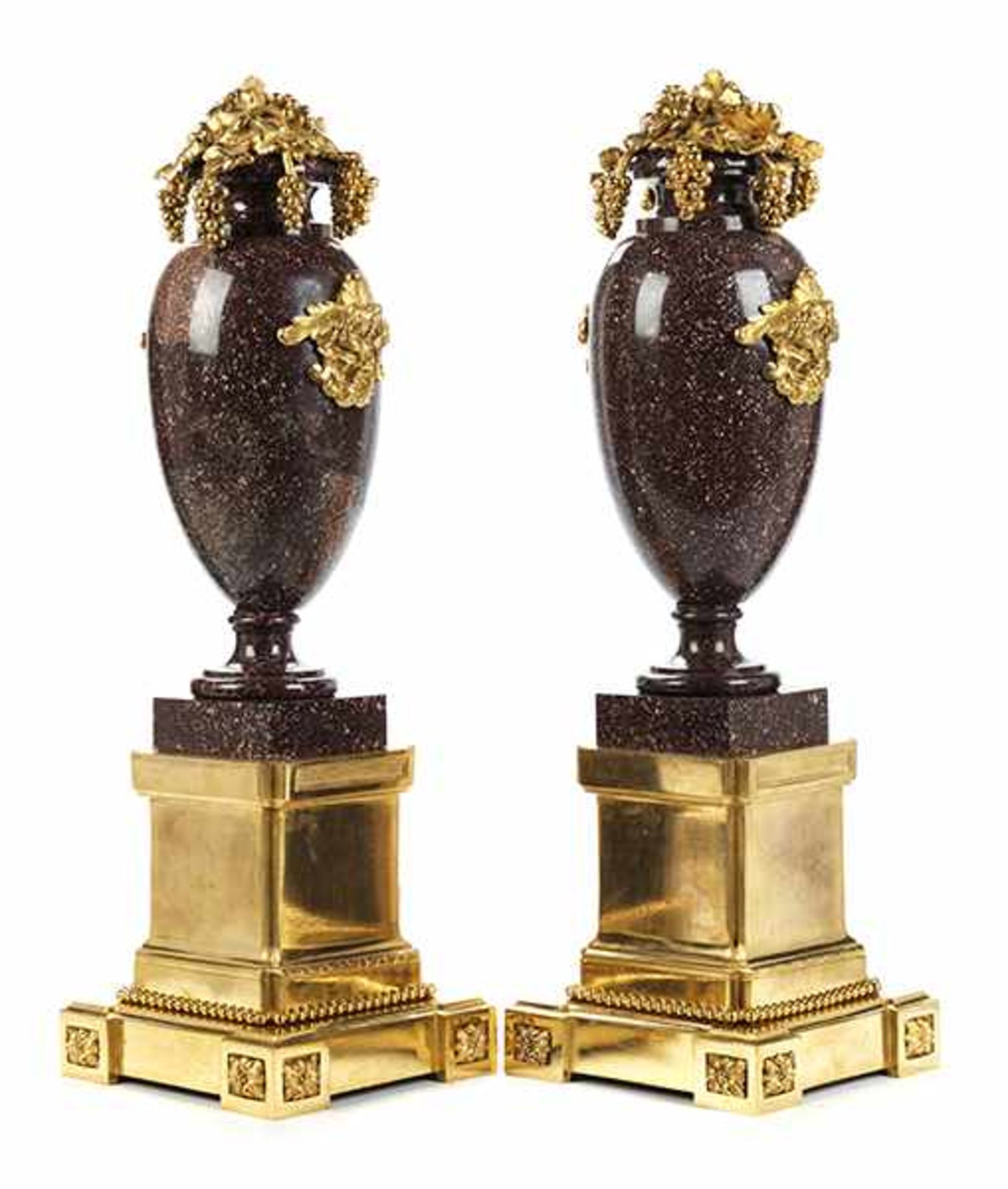 A pair of elegant decorative mantle vases in red, Egyptian porphyry and fire-gilt bronze - Bild 9 aus 11