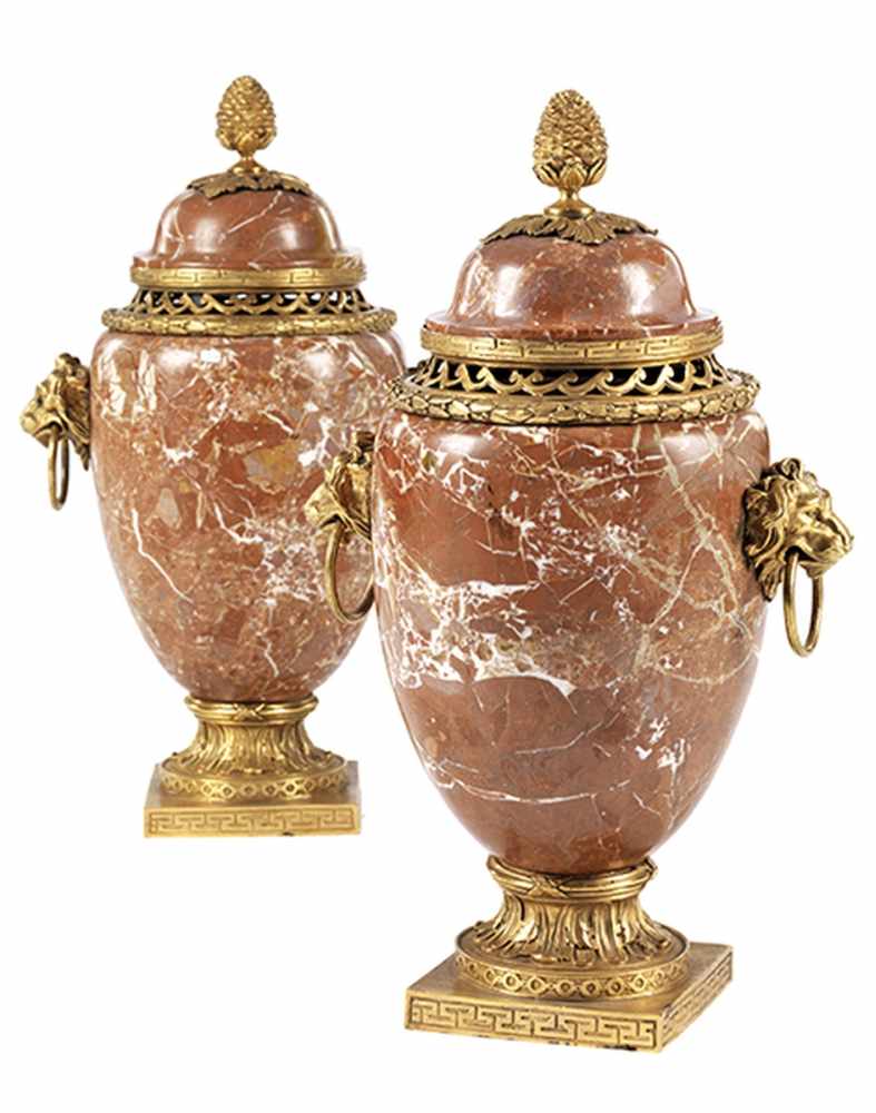 Paar Brûleur de Parfums im Louis XVI-Stil Höhe: 55,5 cm. Über quadratischem Stand in Ormolu mit - Image 6 of 6