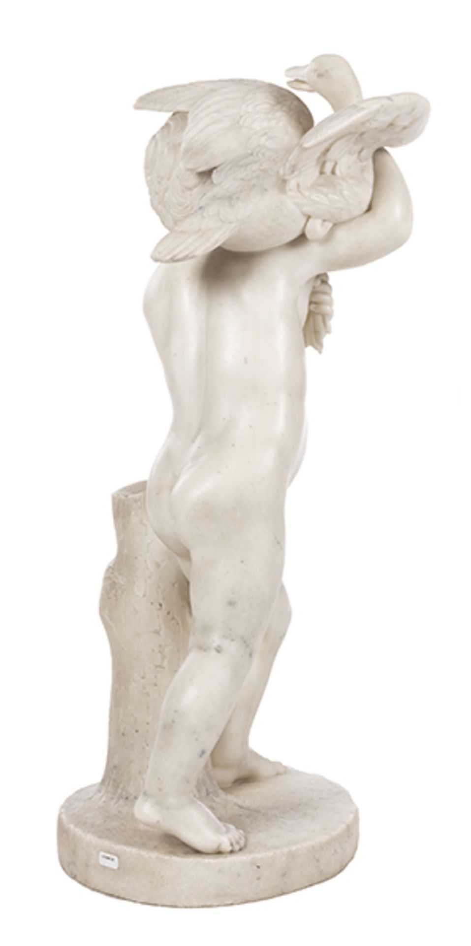 Marmorfigur eines Knäbleins mit geschultertem Schwan< - Bild 3 aus 9