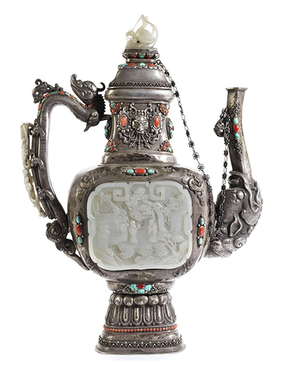 Mongolische Kanne Höhe: 40,5 cm. Mongolei. Wohl Silber, getrieben, Jade geschnitzt, Koralle und - Image 4 of 4
