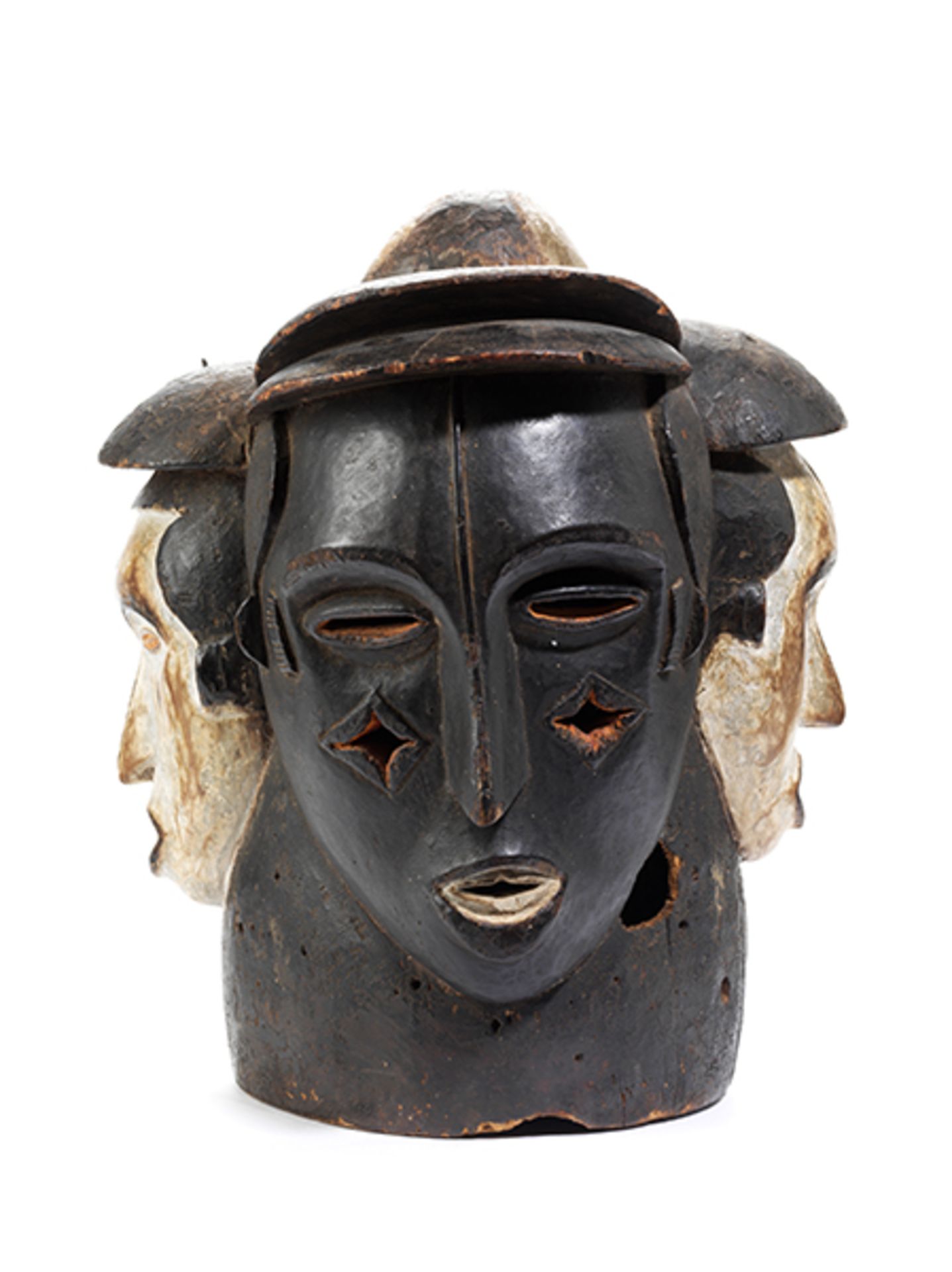 Idoma-Helmmaske Höhe: 41 cm. Idoma, Nigeria, 20. Jahrhundert. Holz, geschnitzt mit schwarzer, weißer
