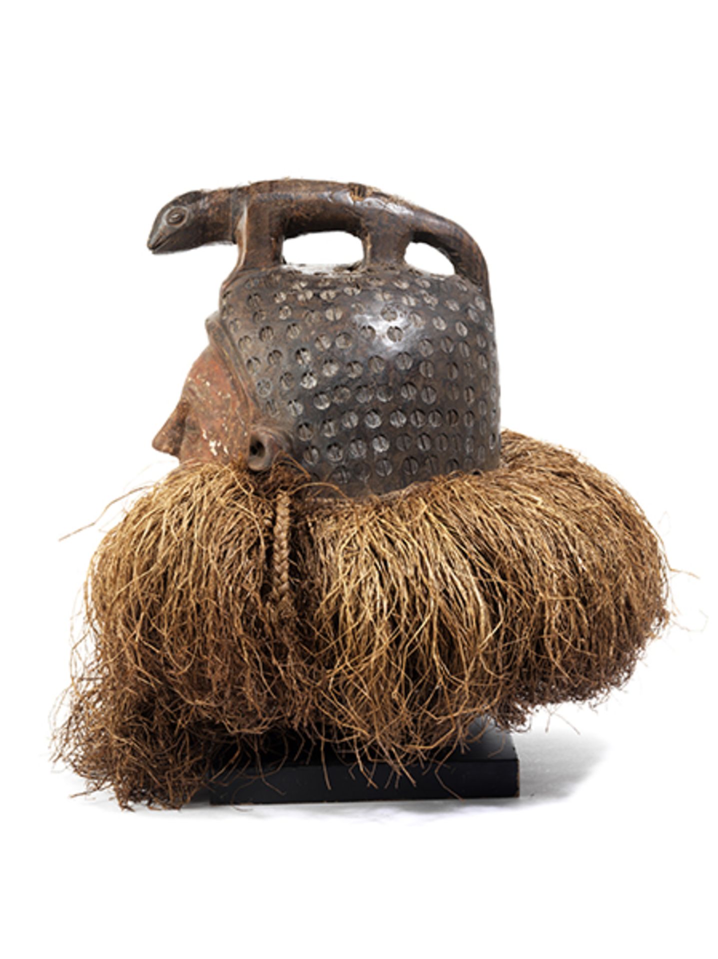 Helmmaske Höhe: 26 cm. Volk der Holo, Angola/ Demokratische Republik Kongo, 20. Jahrhundert. Holz, - Bild 3 aus 9