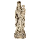 Große Skulptur der Maria mit dem Kinde Höhe: 175 cm. Breite: 60 cm. Tiefe: 35 cm. Frankreich, wohl