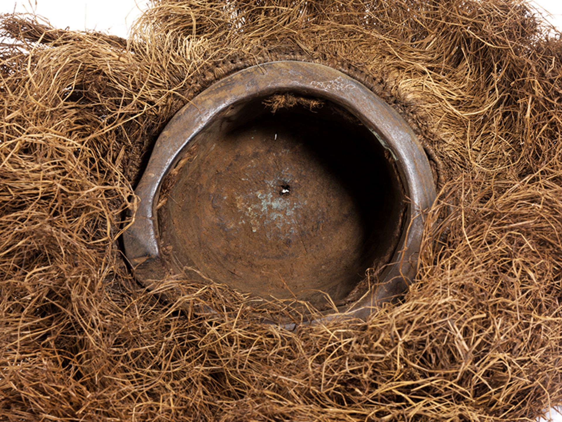 Helmmaske Höhe: 26 cm. Volk der Holo, Angola/ Demokratische Republik Kongo, 20. Jahrhundert. Holz, - Bild 7 aus 9